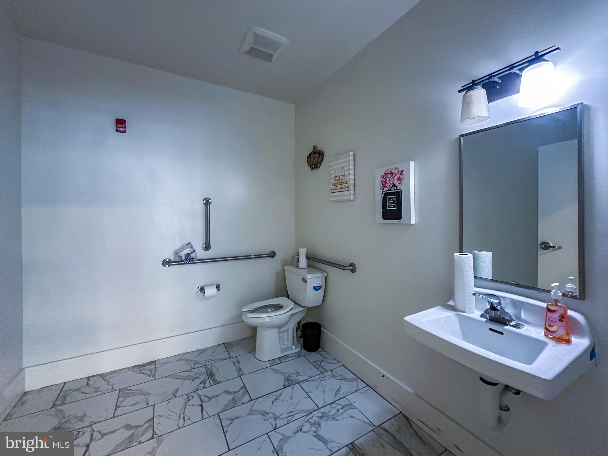 EAST SIDE OF CITY - Commercial Lease