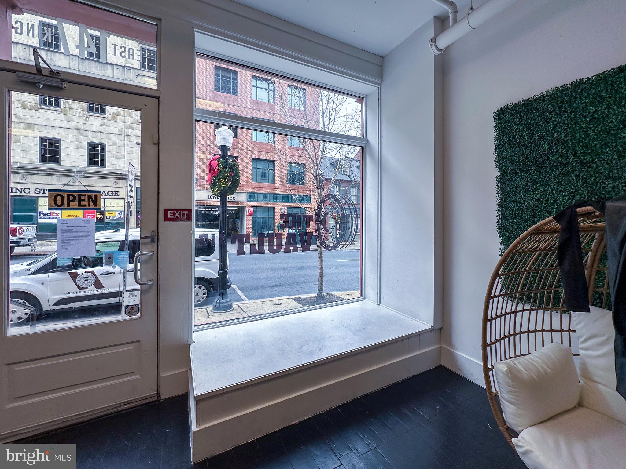 EAST SIDE OF CITY - Commercial Lease