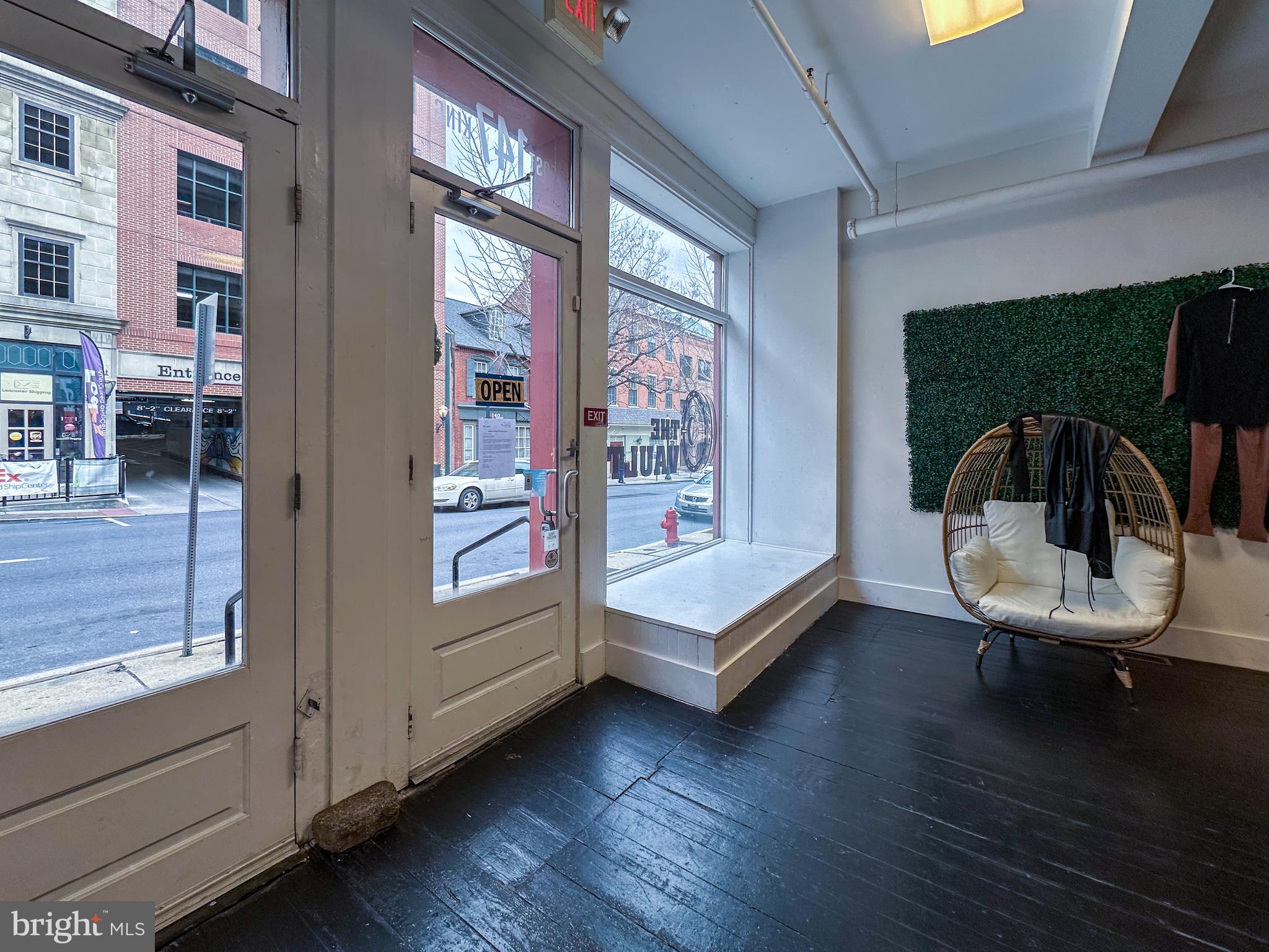 EAST SIDE OF CITY - Commercial Lease