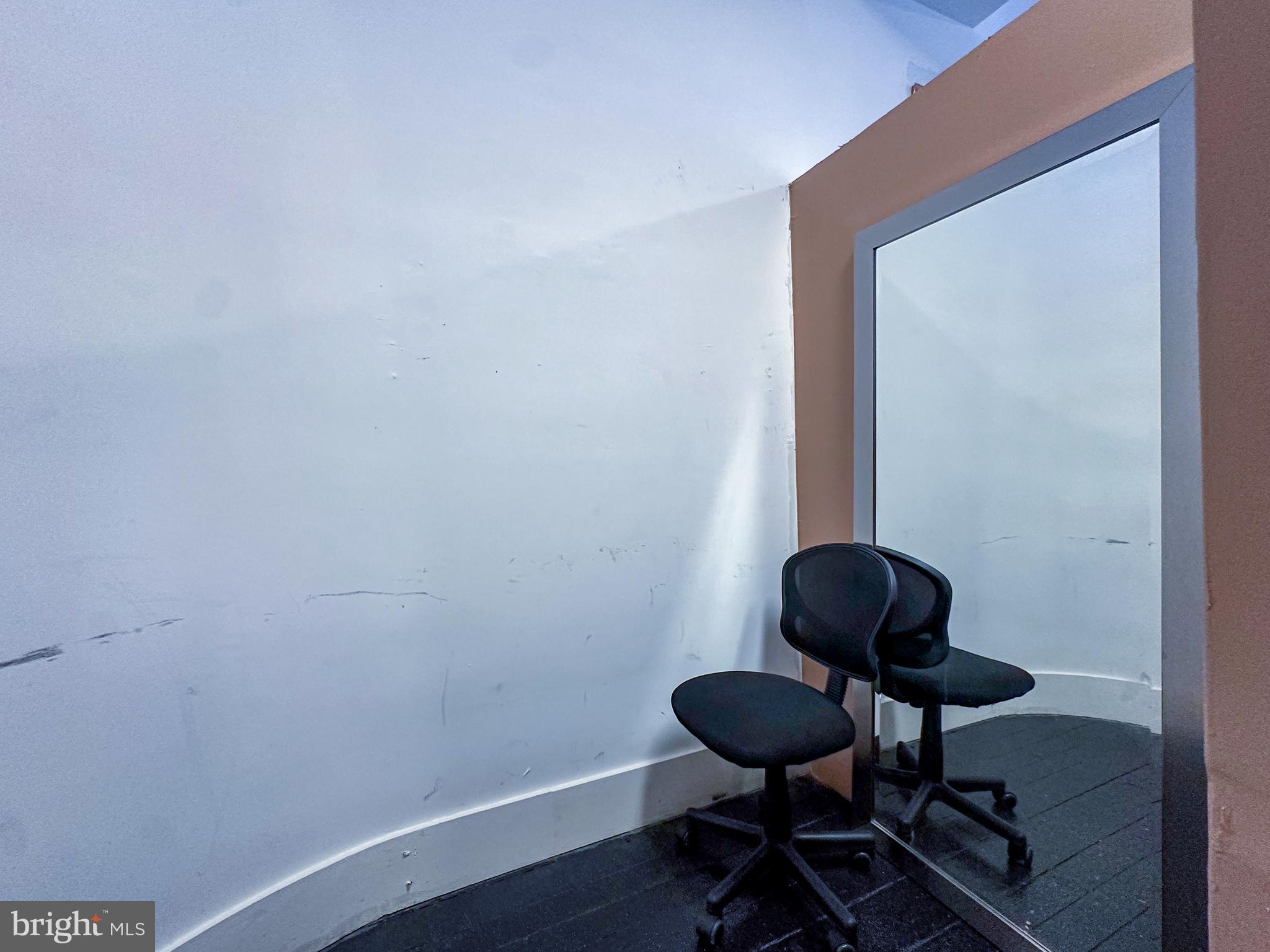 EAST SIDE OF CITY - Commercial Lease