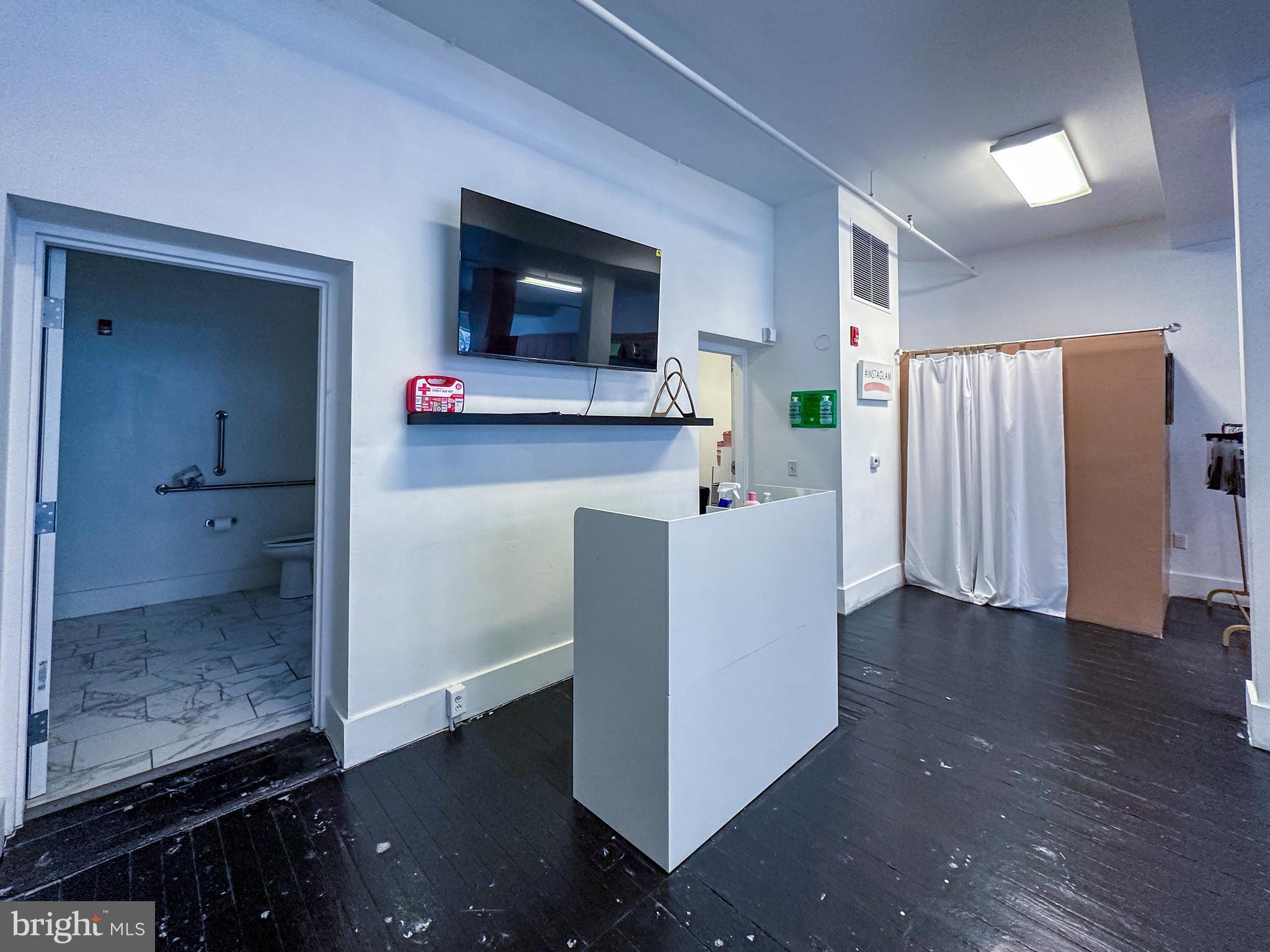 EAST SIDE OF CITY - Commercial Lease