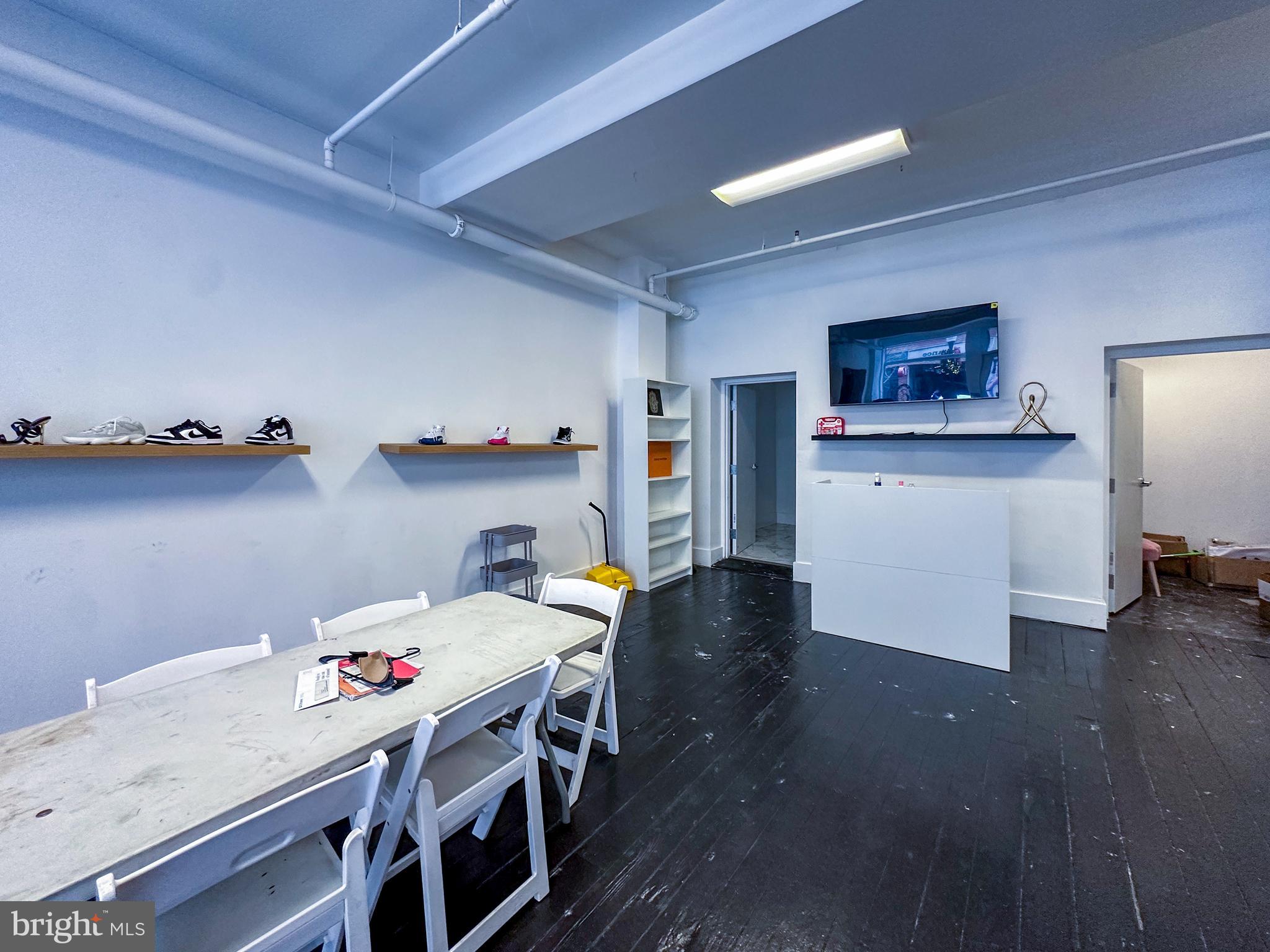 EAST SIDE OF CITY - Commercial Lease