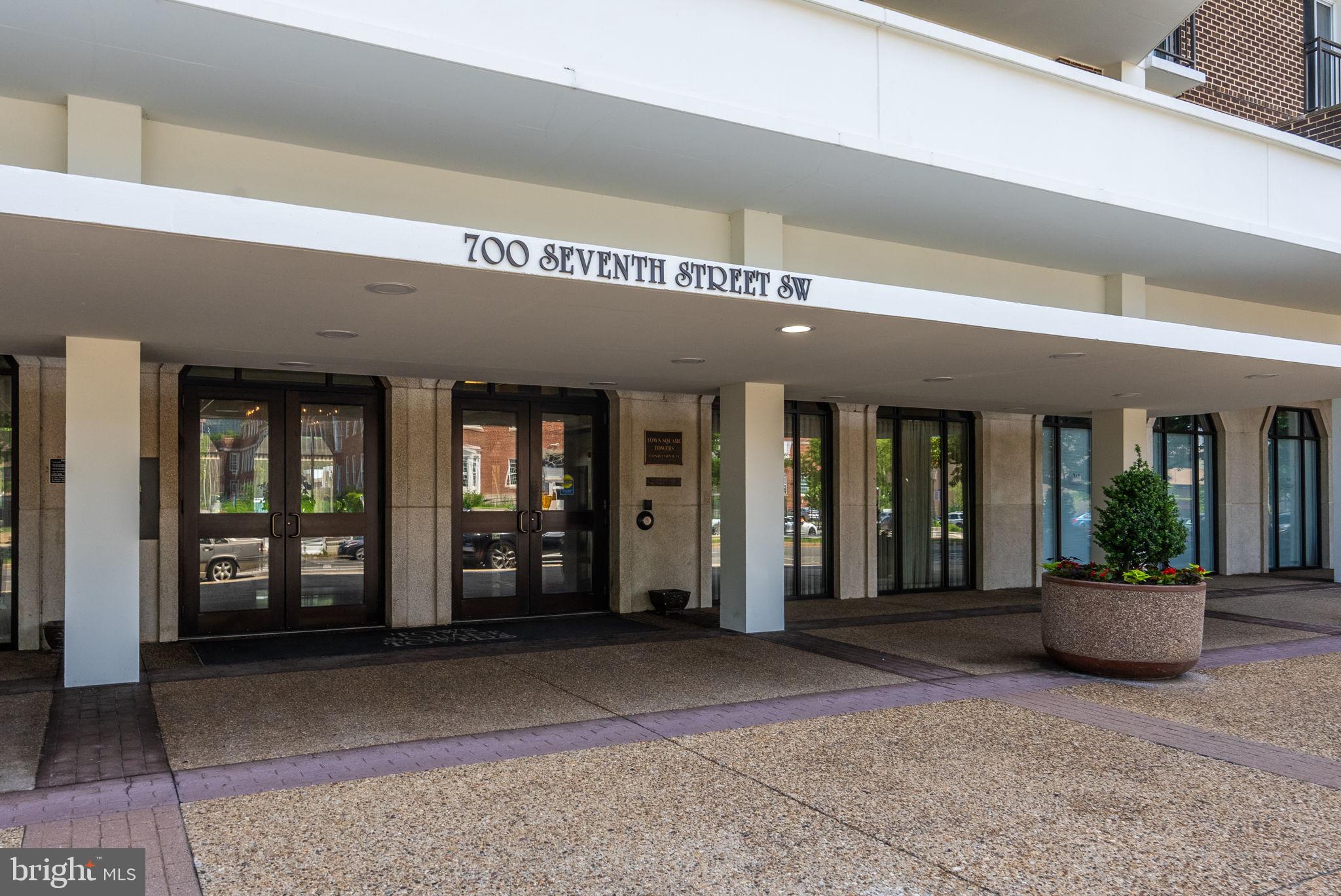 SOUTHWEST WATERFRONT - Residential Lease