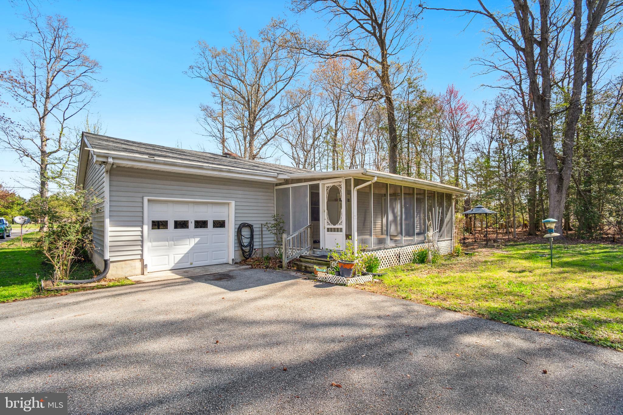1236 PERRY'S CORNER