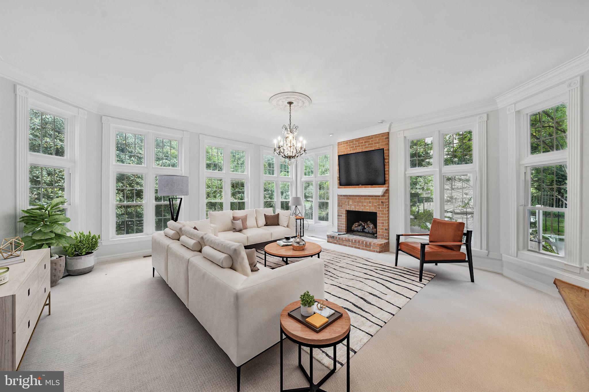 1813 SOLITAIRE LANE