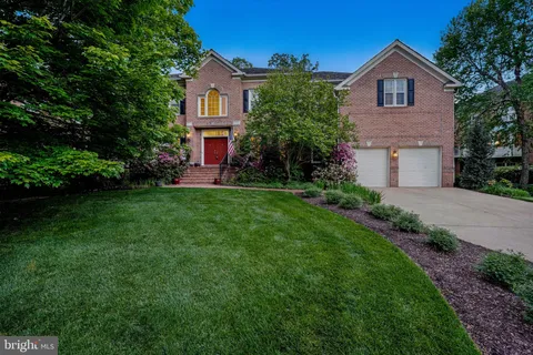 1813 Solitaire Lane, McLean, VA MLS: VAFX2239114