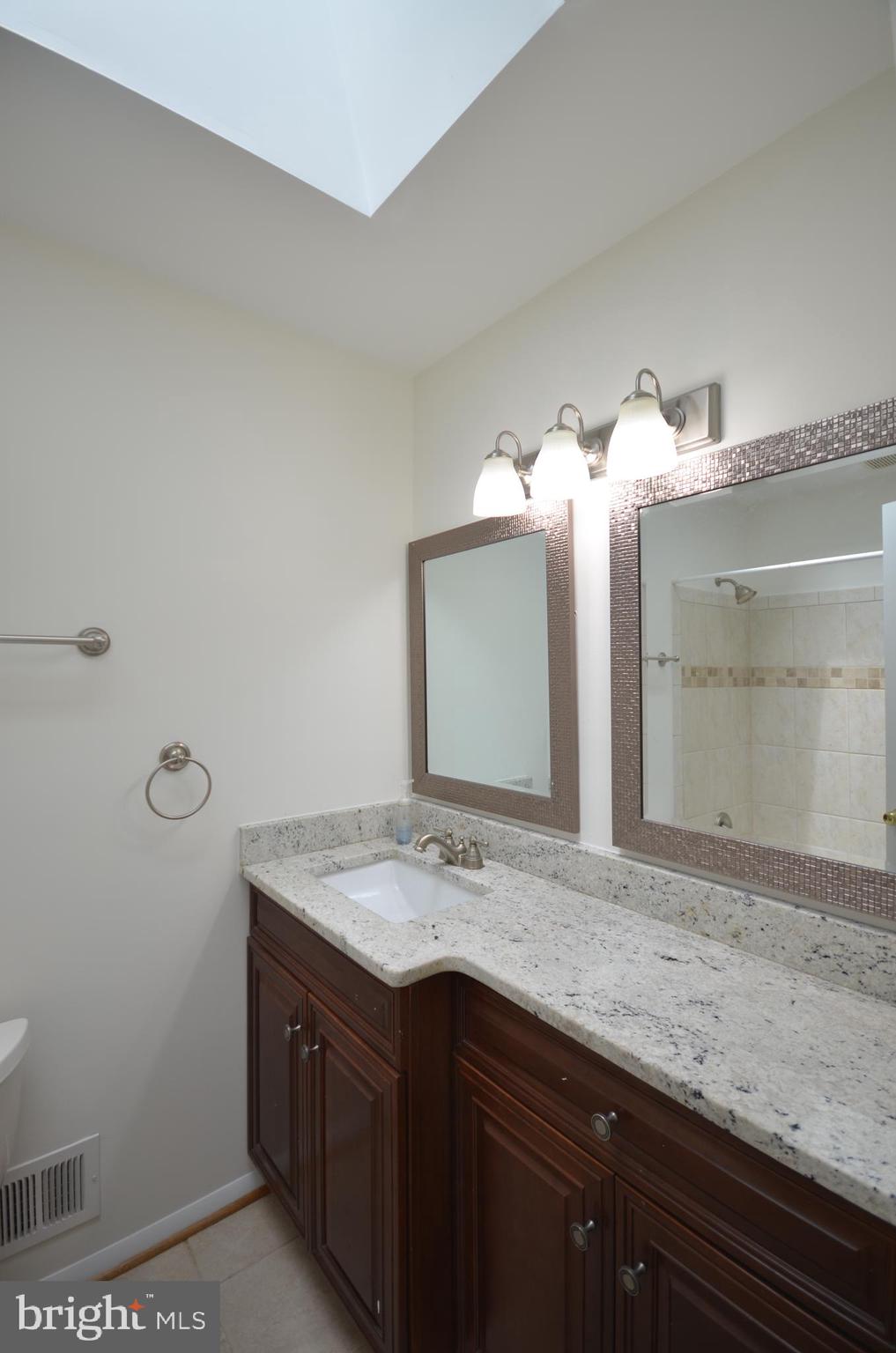 ROLLING VALLEY - Residential Lease