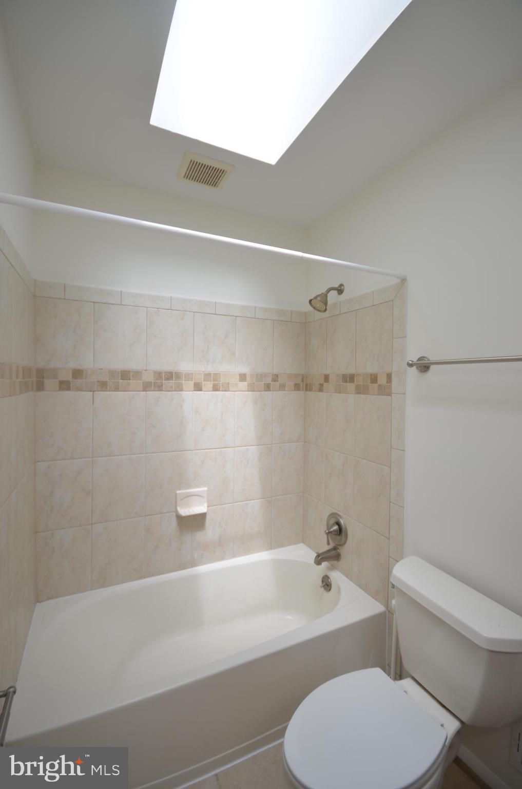 ROLLING VALLEY - Residential Lease