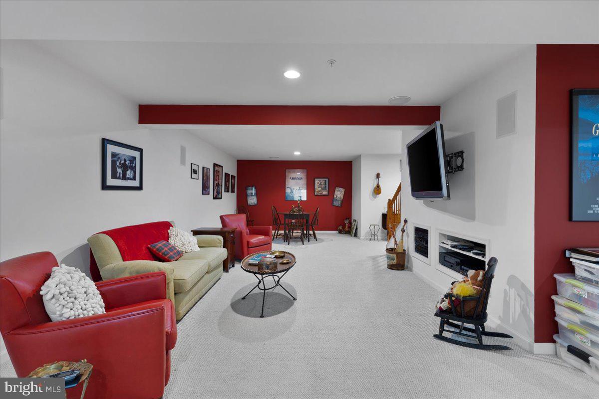 SUFFIELD MEADOWS - Residential