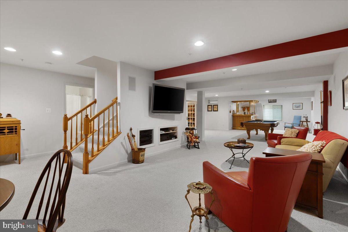 SUFFIELD MEADOWS - Residential