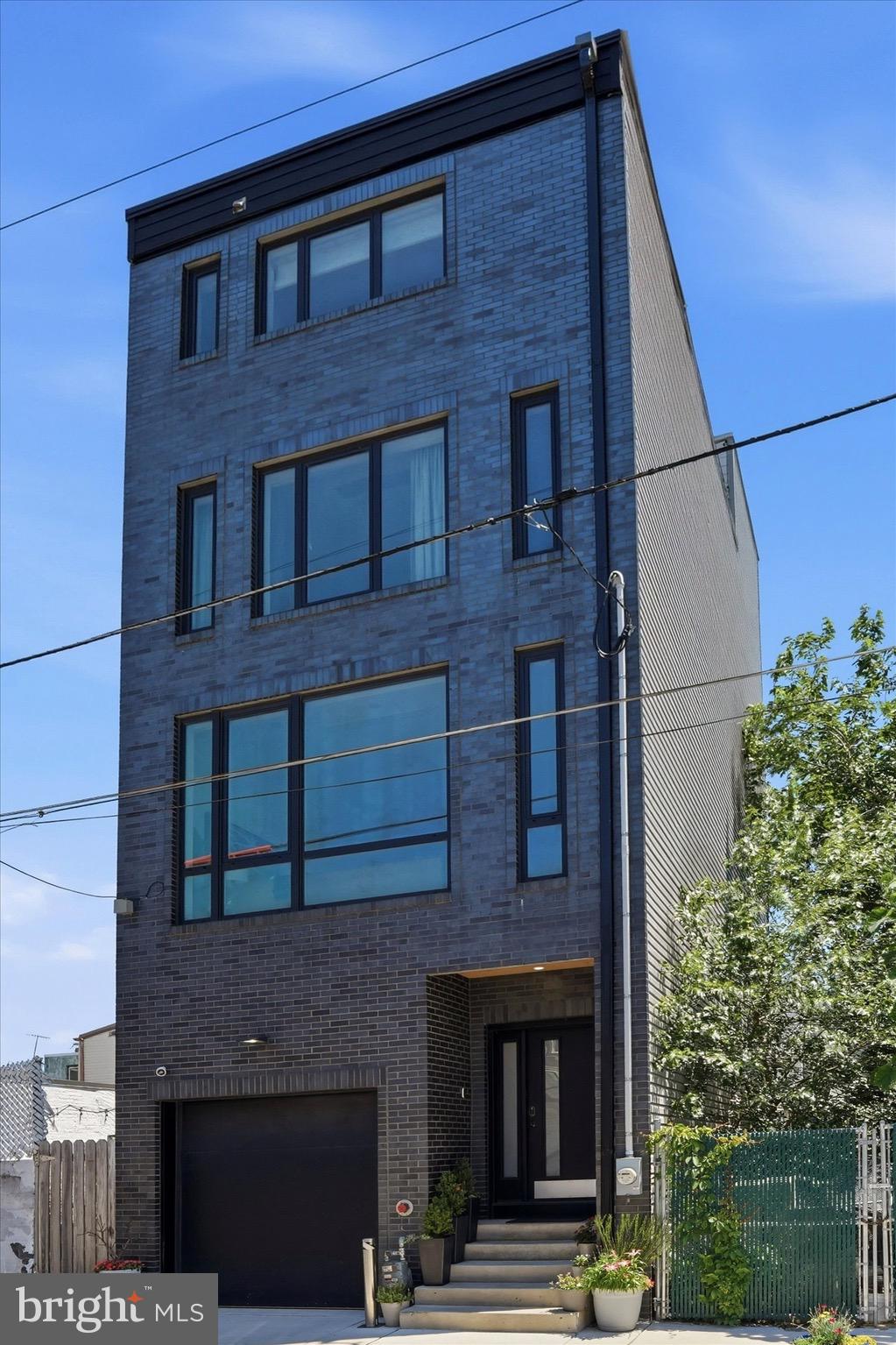 2657 LIVINGSTON STREET