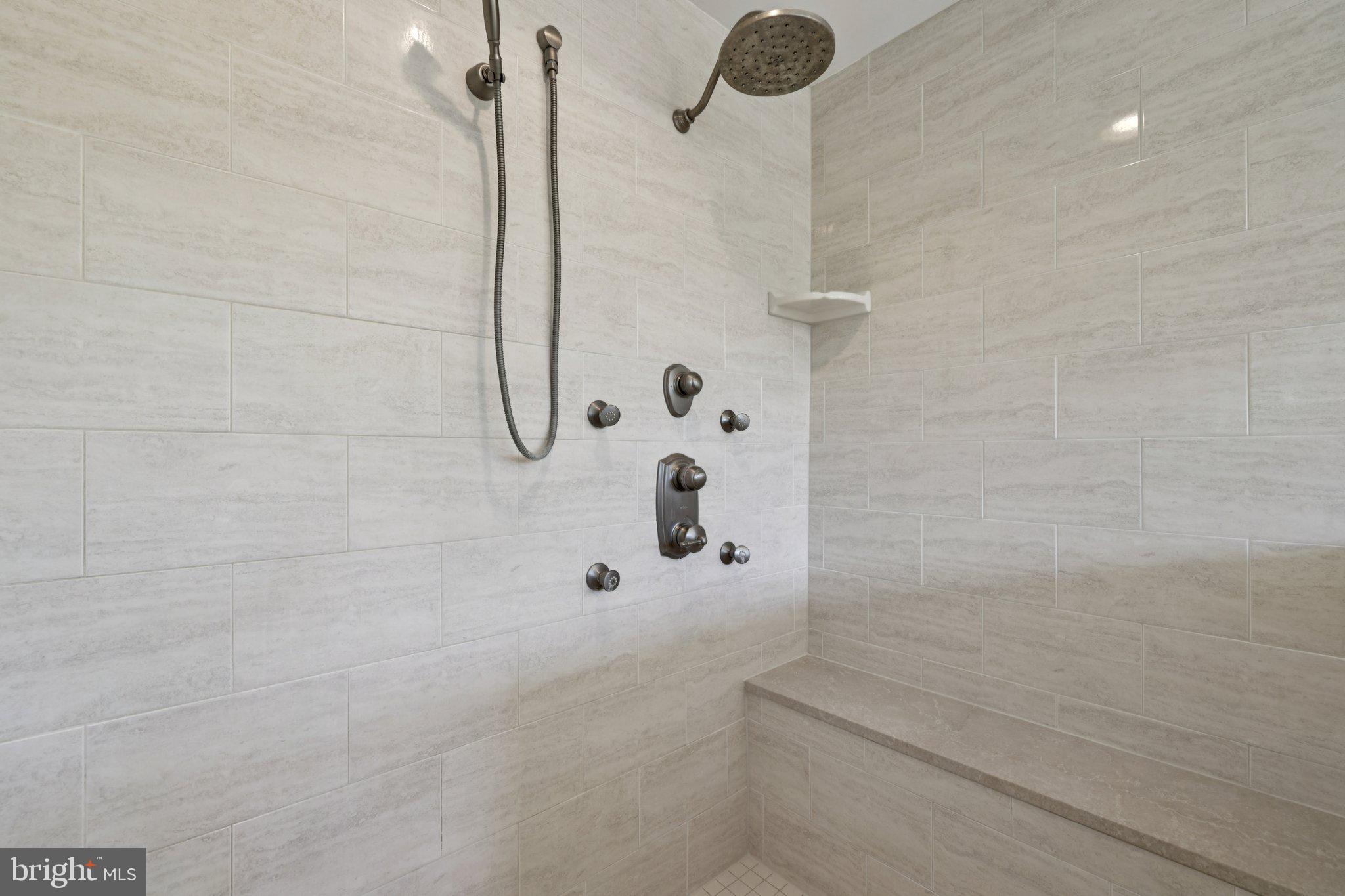 RAVENHURST - Residential