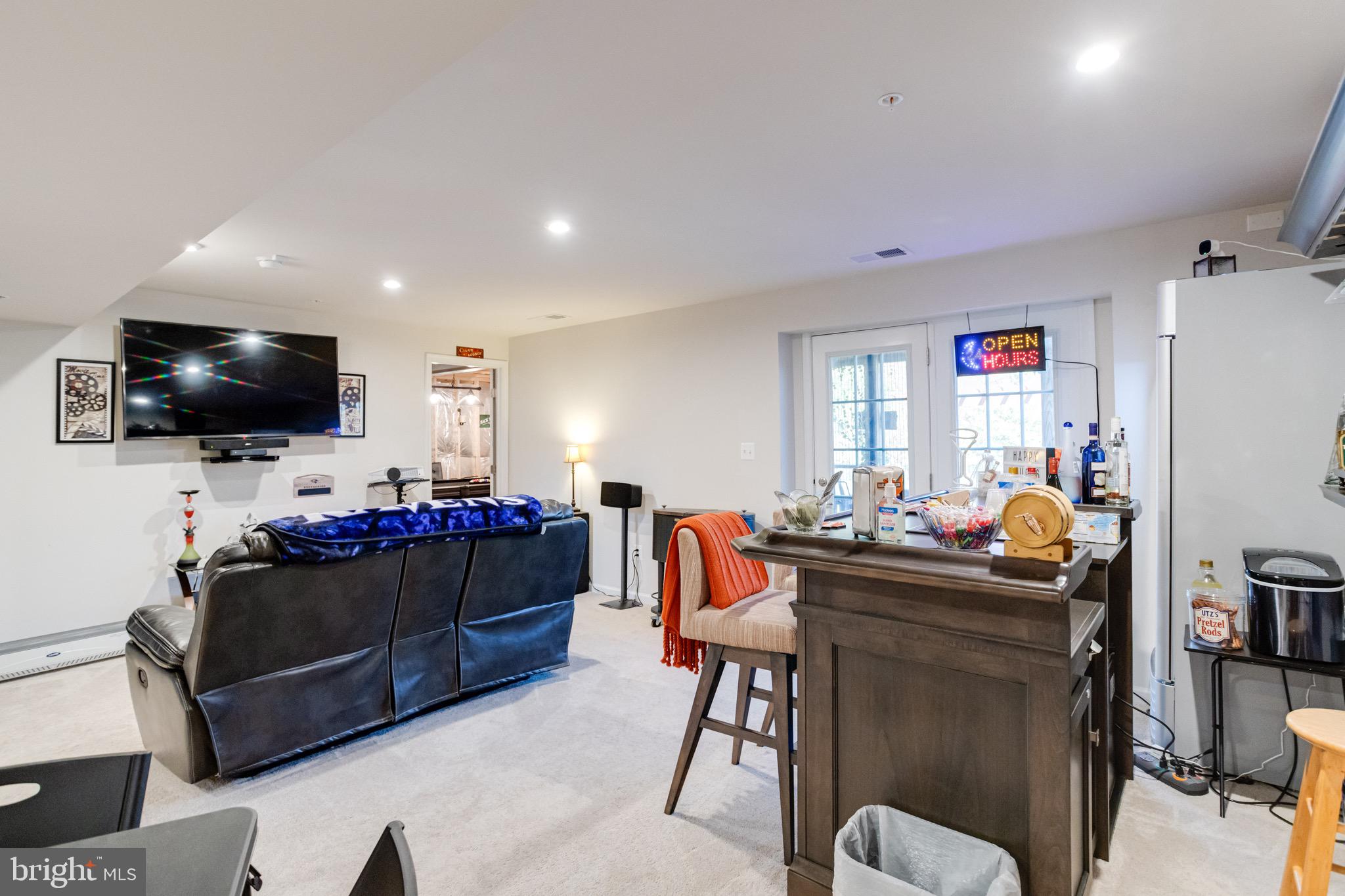 HAWKINS MANOR - Residential