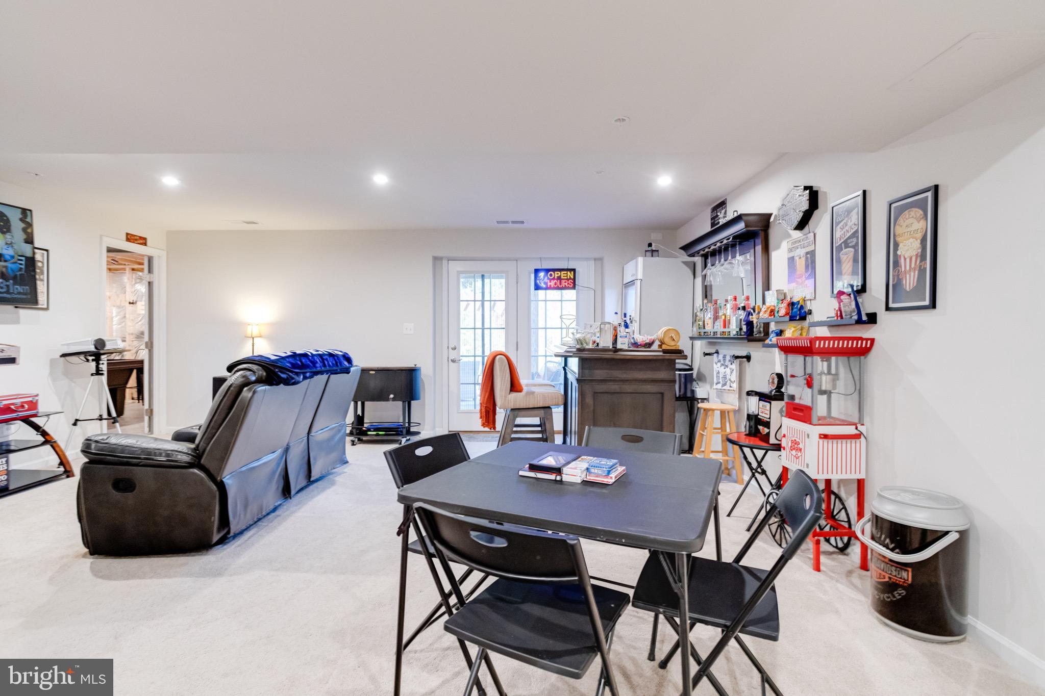 HAWKINS MANOR - Residential