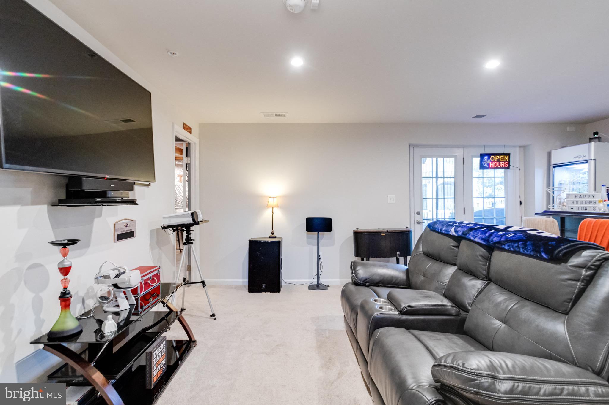 HAWKINS MANOR - Residential