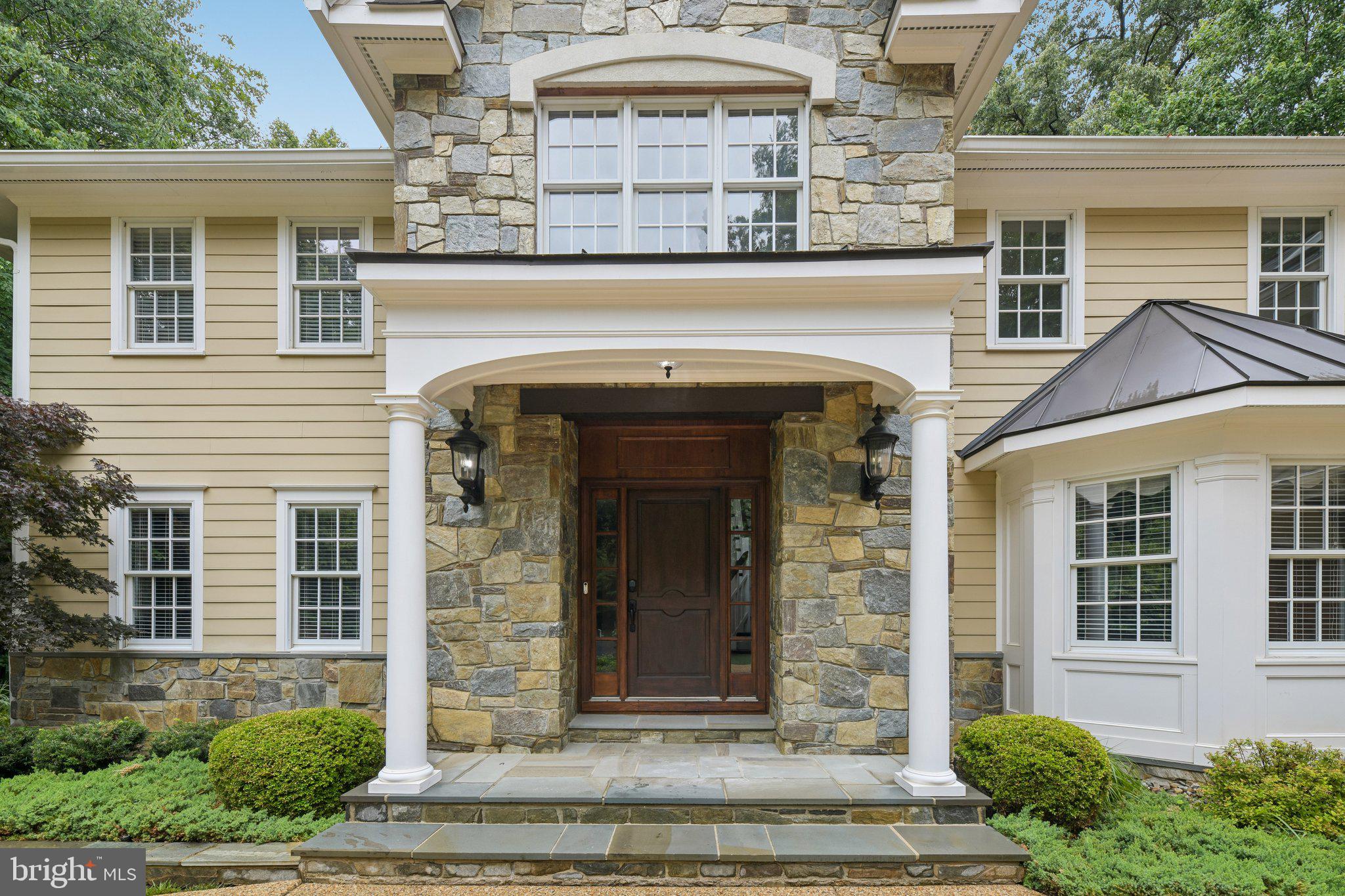 512 SENECA GREEN WAY