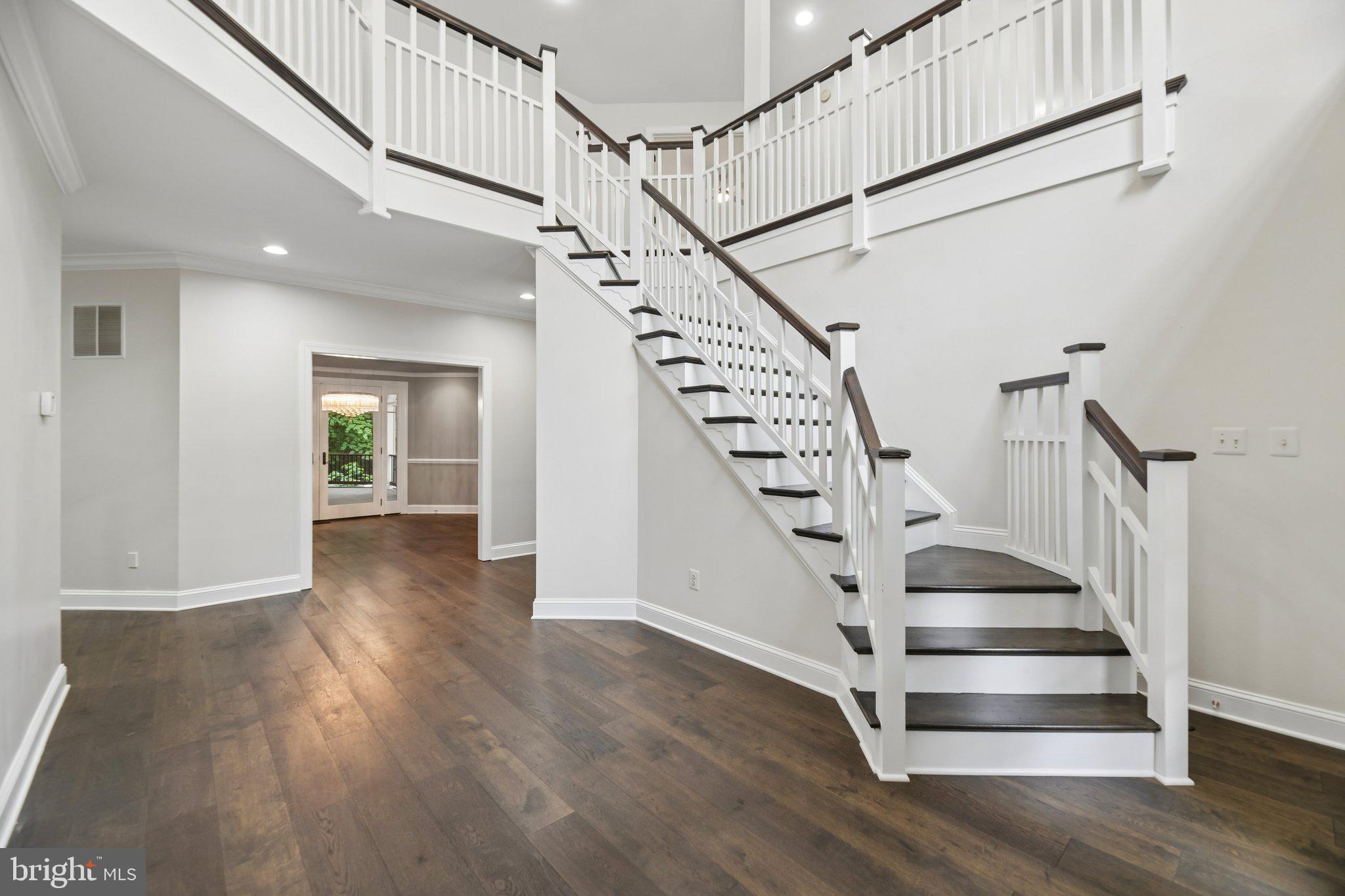 512 SENECA GREEN WAY