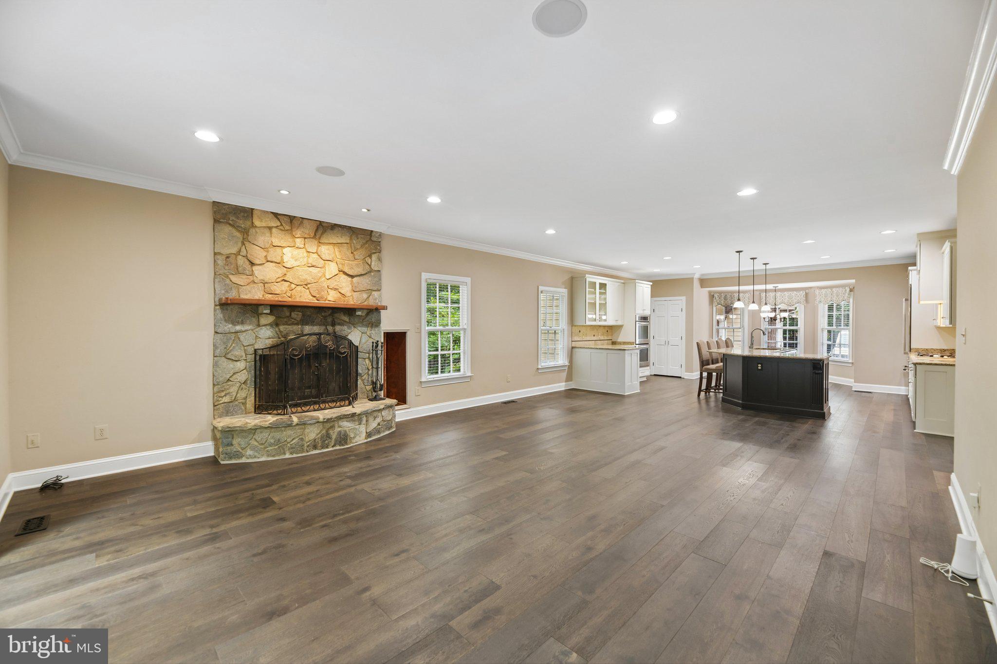 512 SENECA GREEN WAY