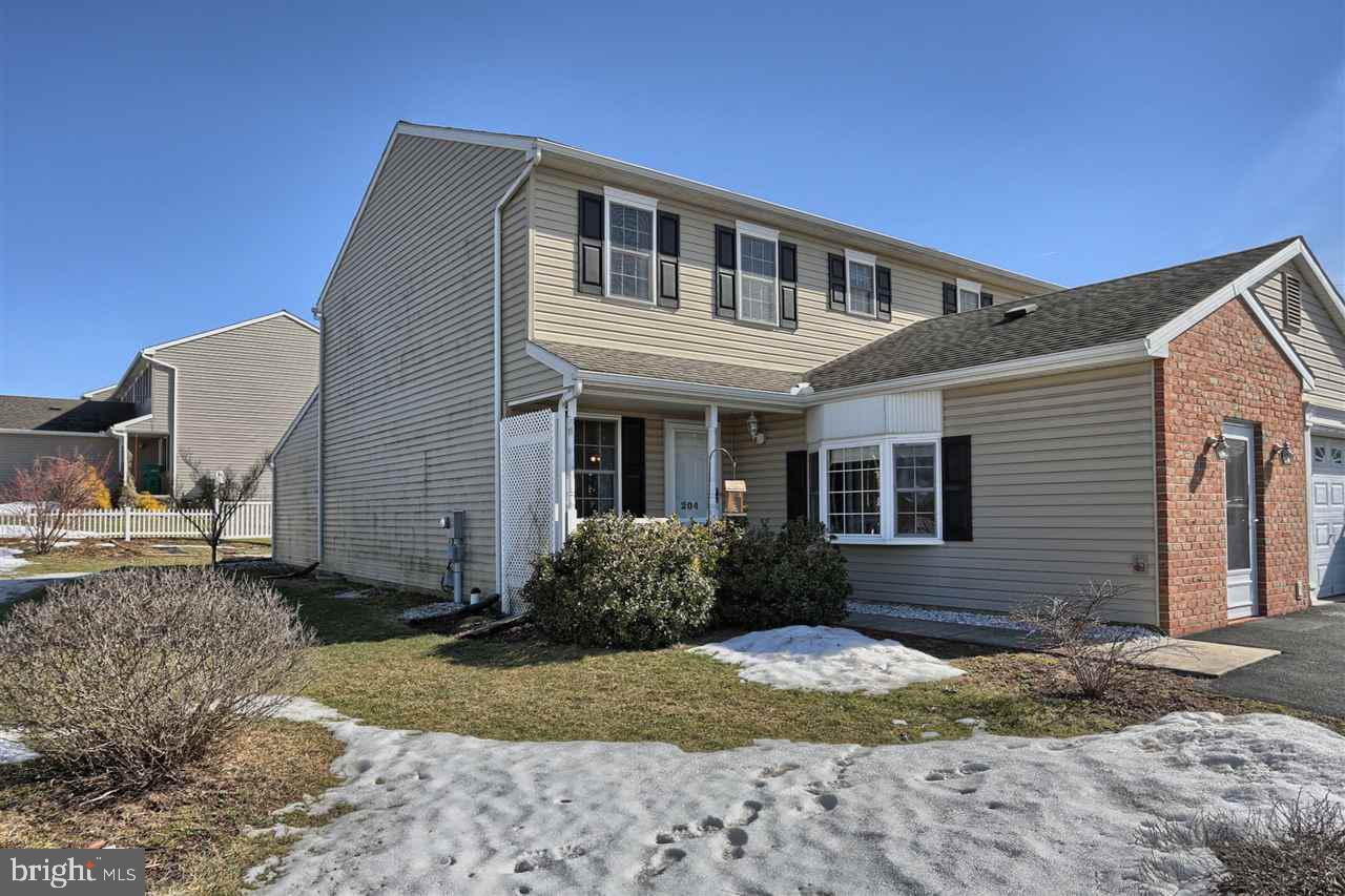 Garage converted to living space gives this town home an extra bed and more living space for a family or a den/office as needed. Large basement for storage, open floor plan for modern living. The back yard is fenced for your peace of mind and great to entertain. No HOA is living money out of pocket of each month.
