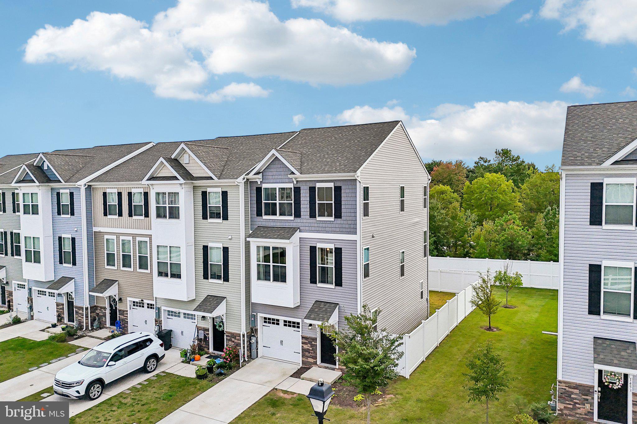 1455 HUDSON VIEW ROAD