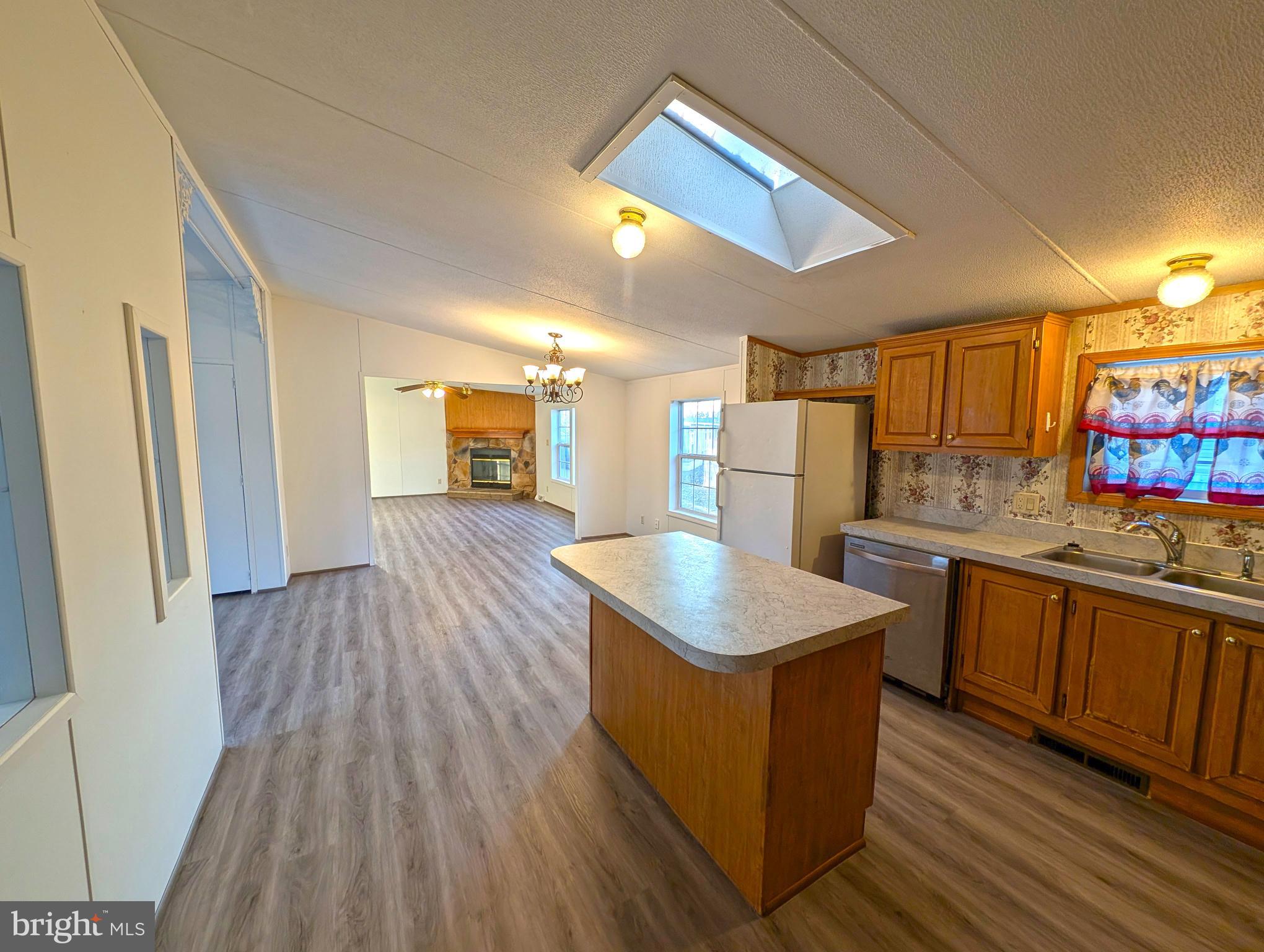 HIDE-AWAY MHP - Residential