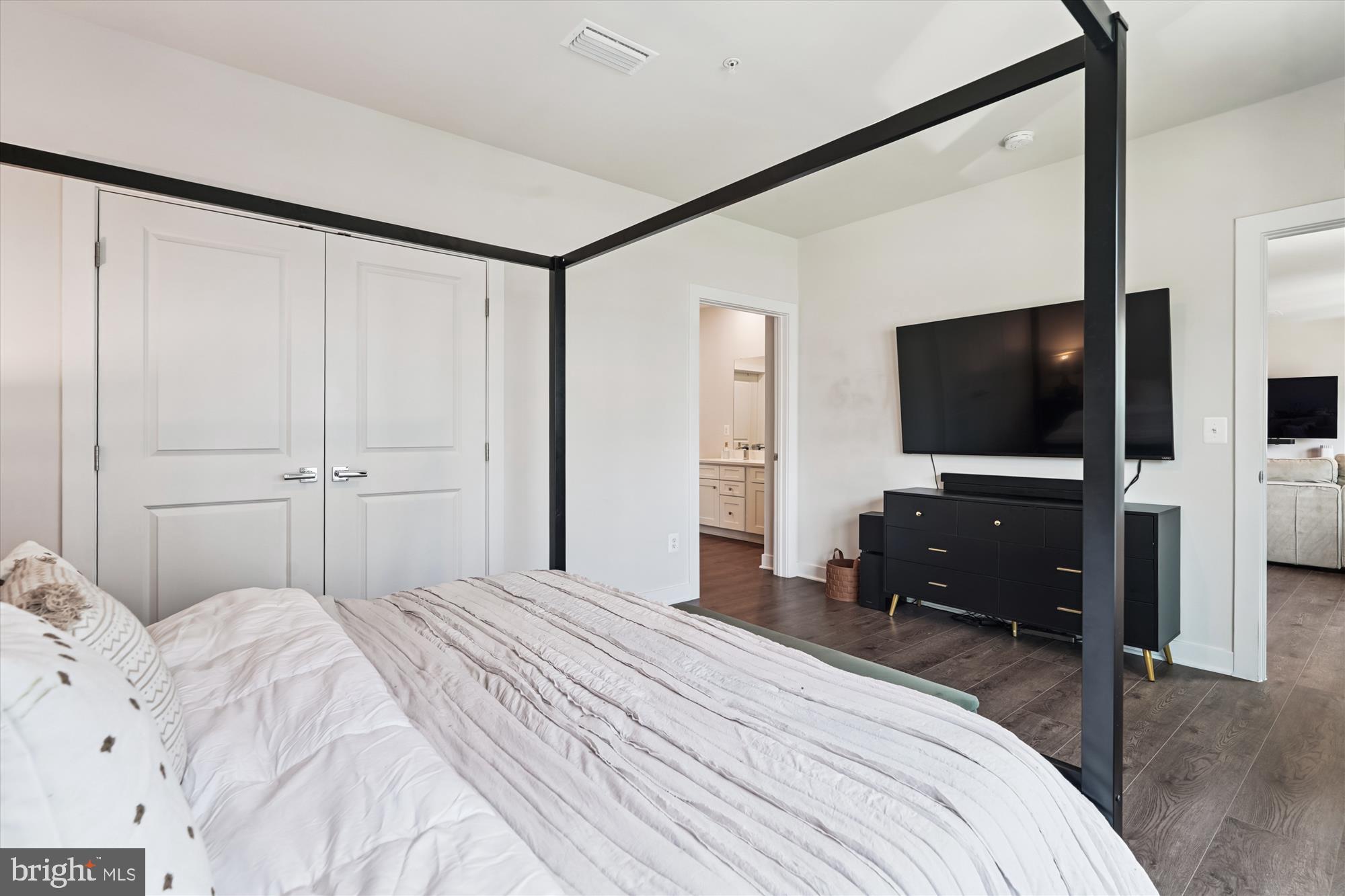 WOODLAND PARK STATION - Residential