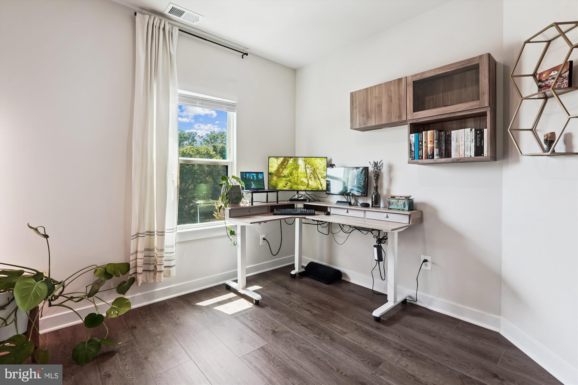 WOODLAND PARK STATION - Residential