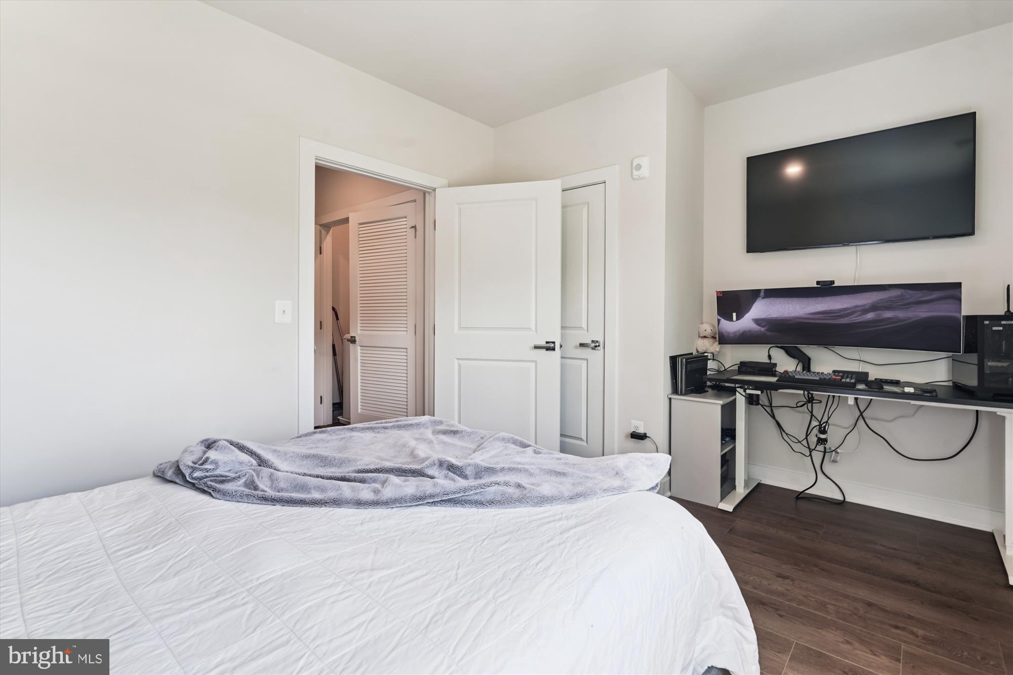 WOODLAND PARK STATION - Residential