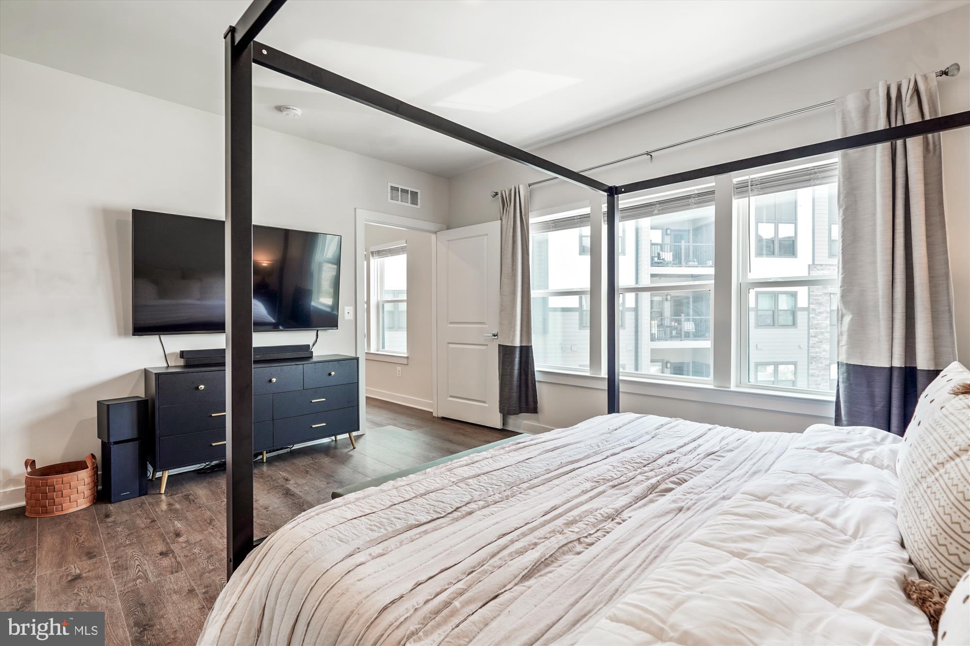 WOODLAND PARK STATION - Residential