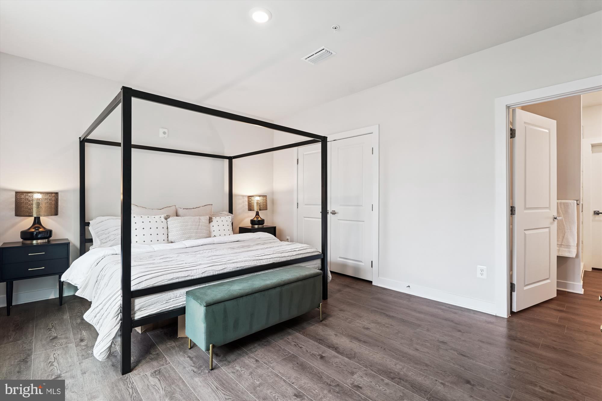 WOODLAND PARK STATION - Residential