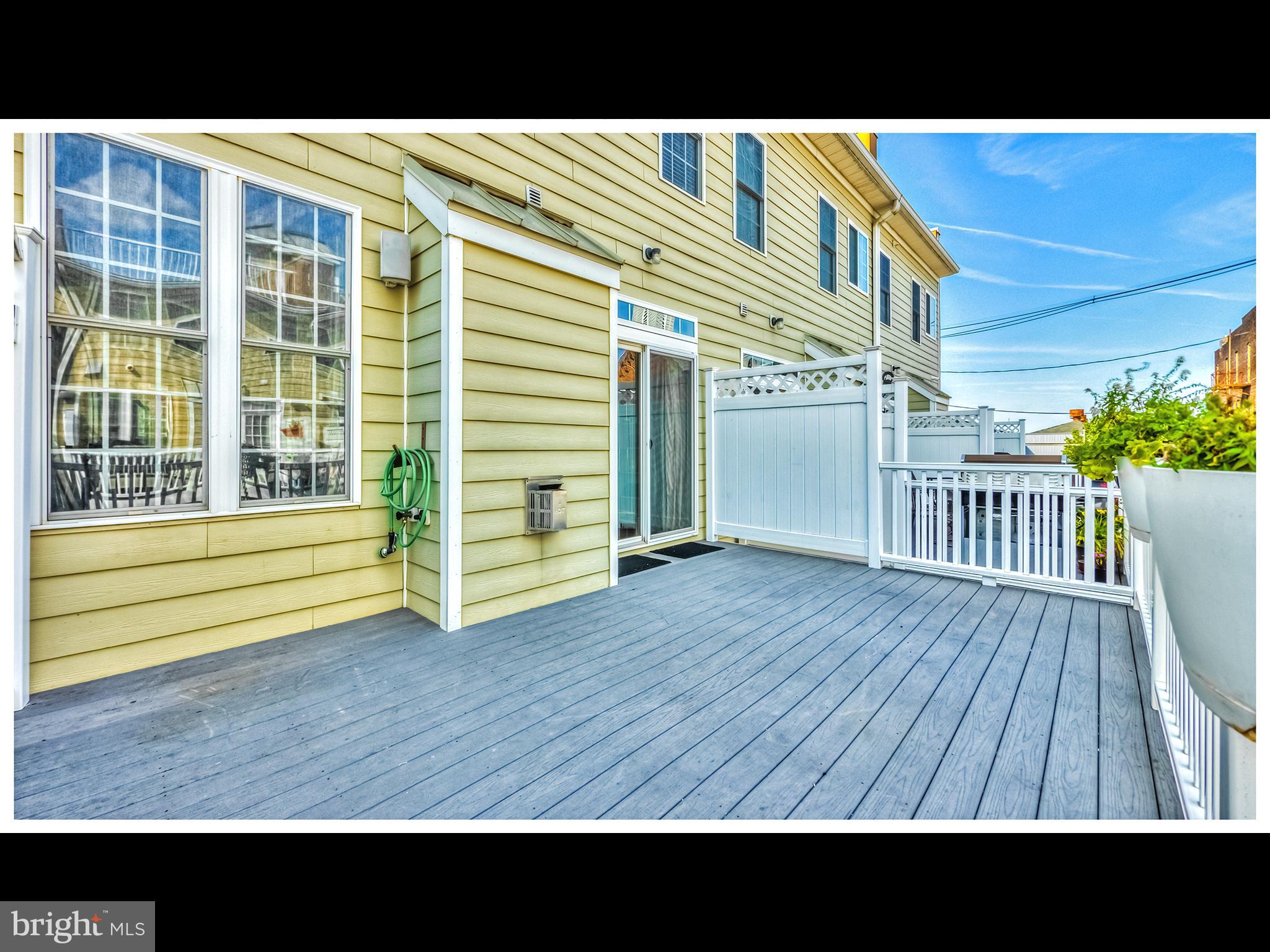 LOCUST POINT - Residential