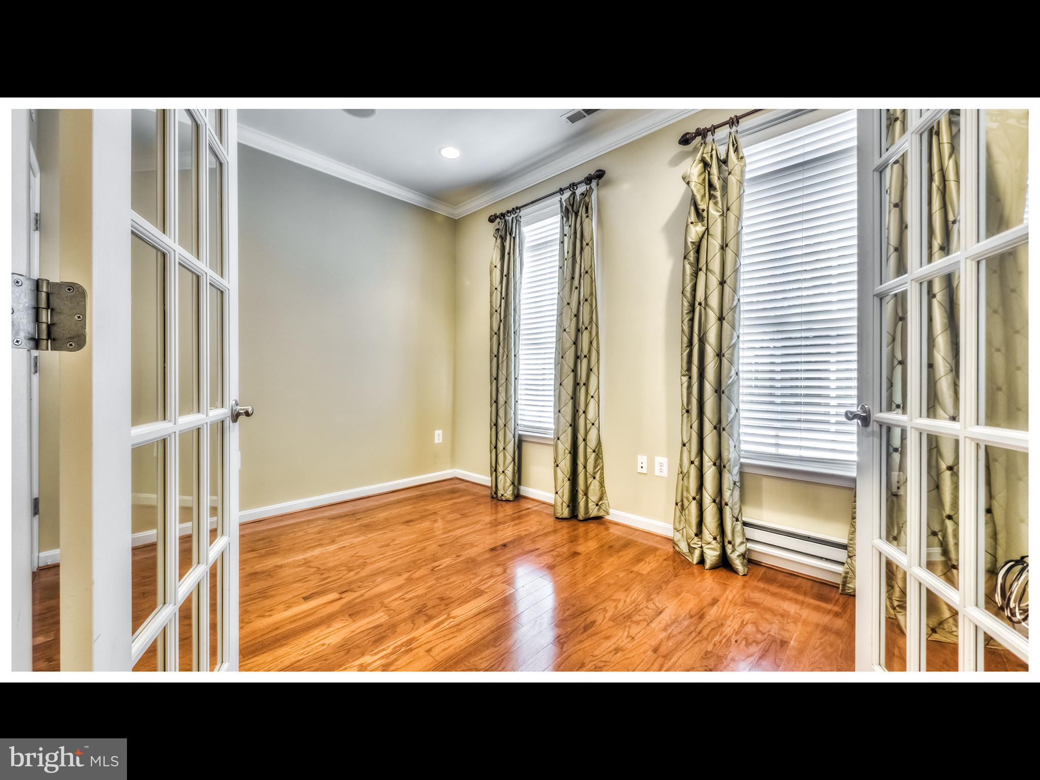 LOCUST POINT - Residential