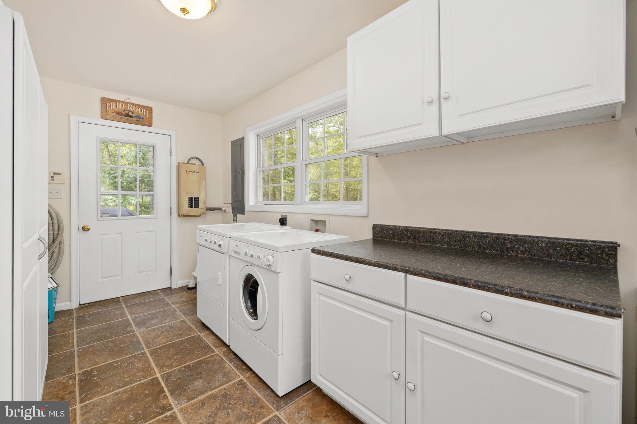 WESWOOD LAKE ESTATES - Residential