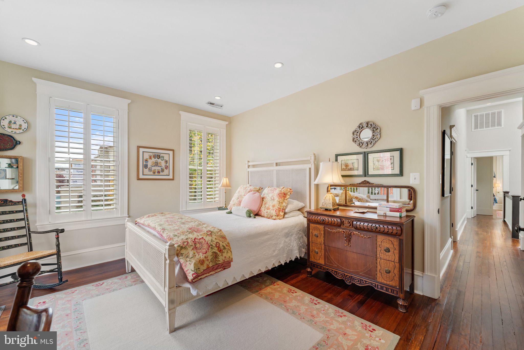 CAPITOL HILL - Residential