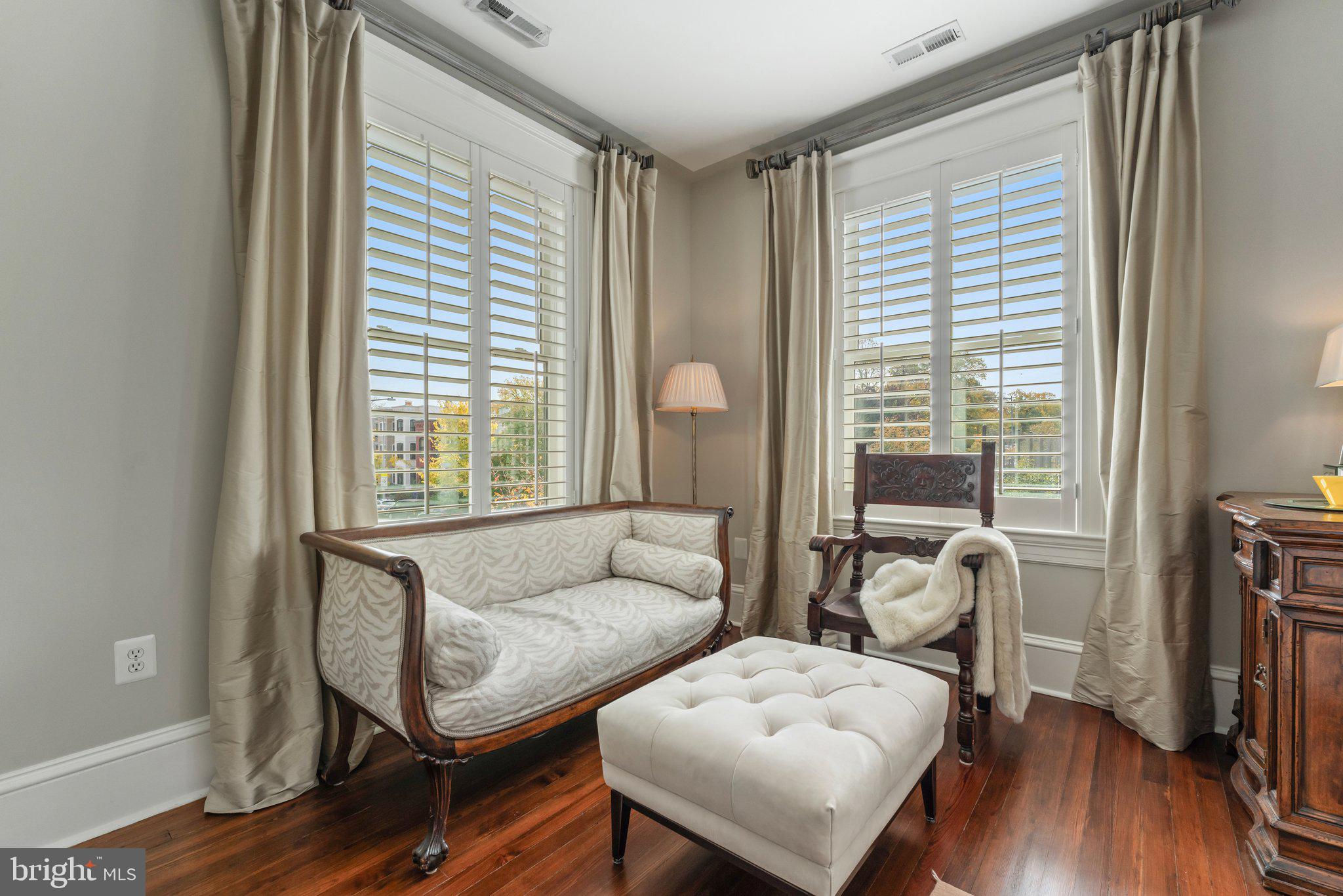 CAPITOL HILL - Residential