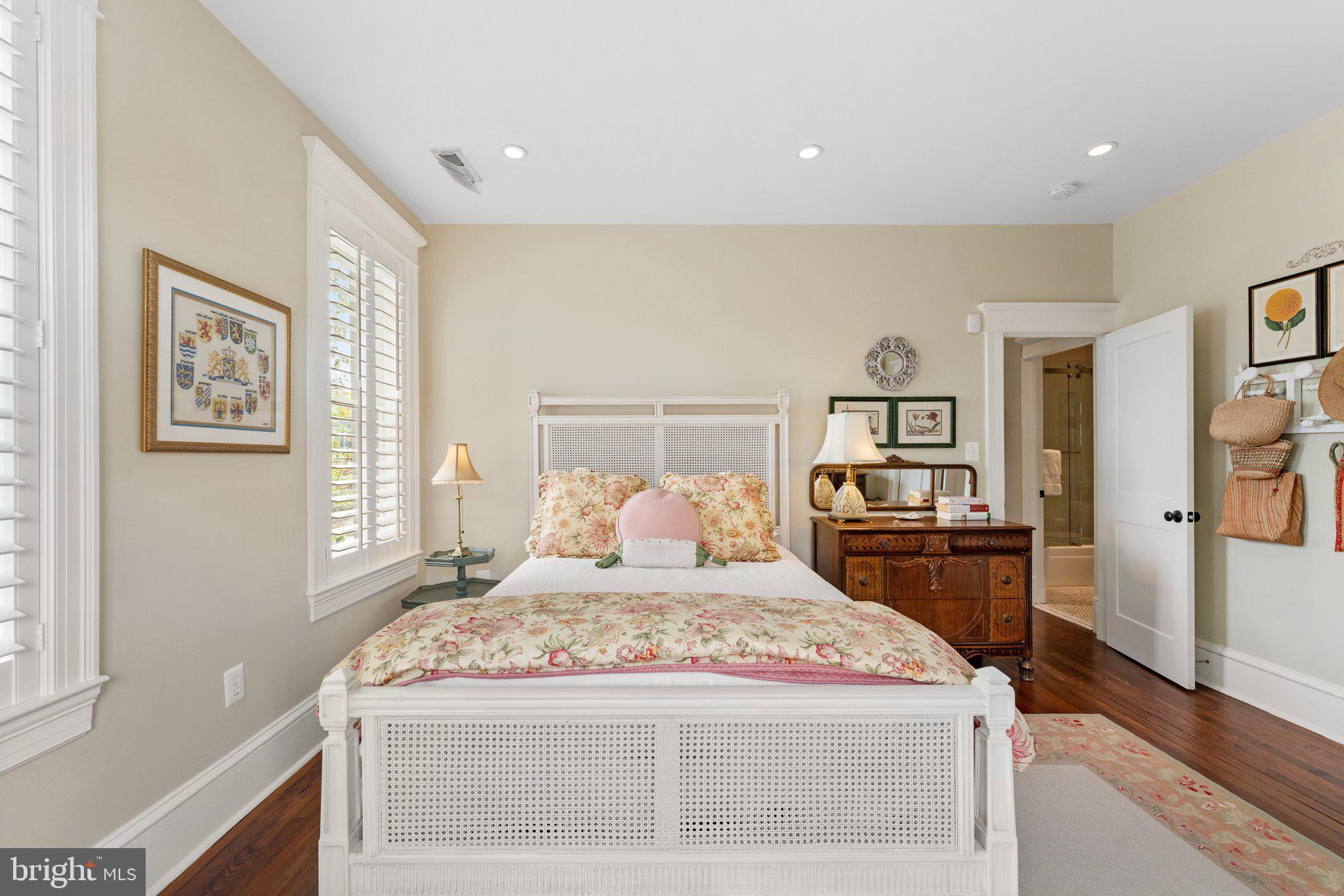 CAPITOL HILL - Residential