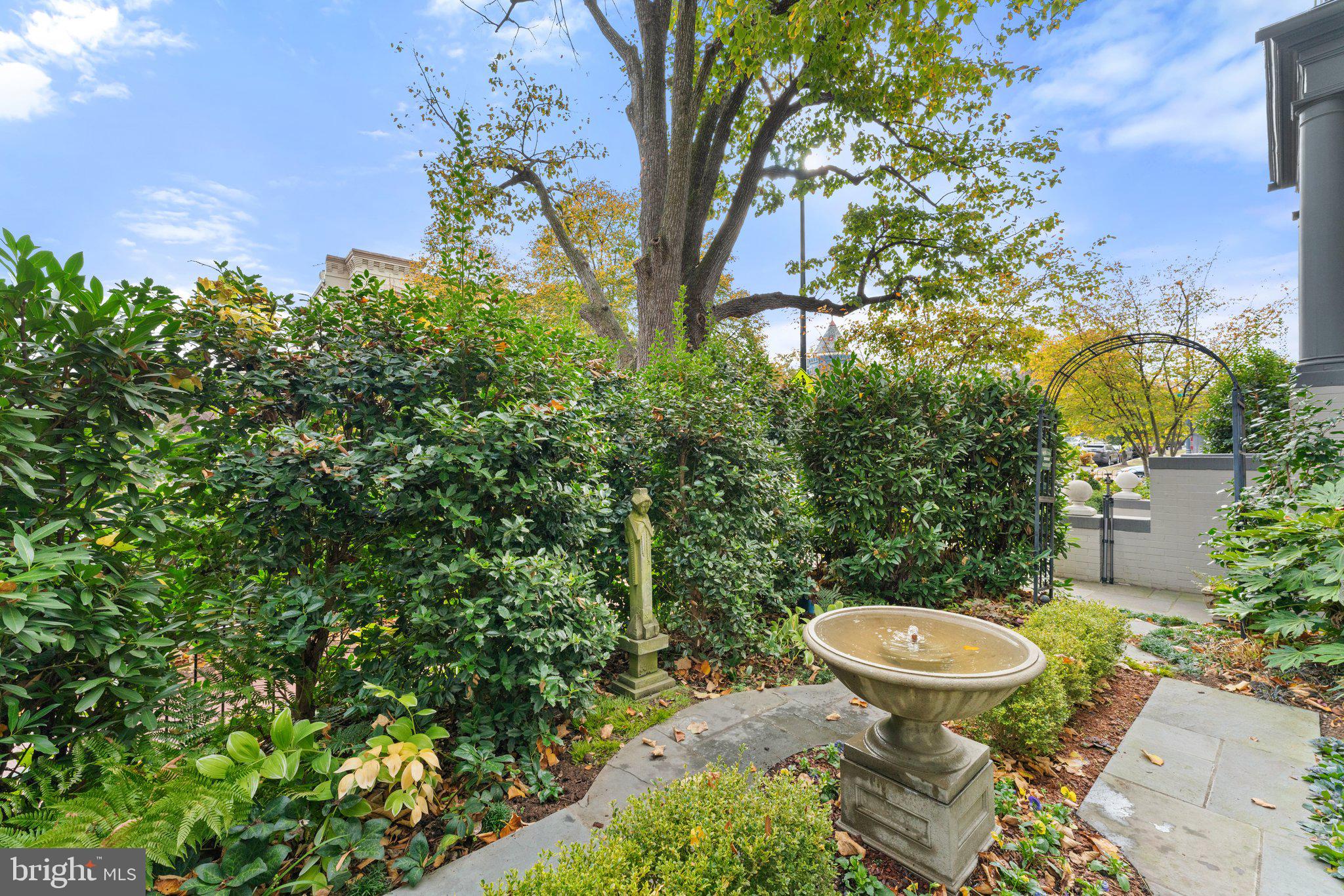 CAPITOL HILL - Residential