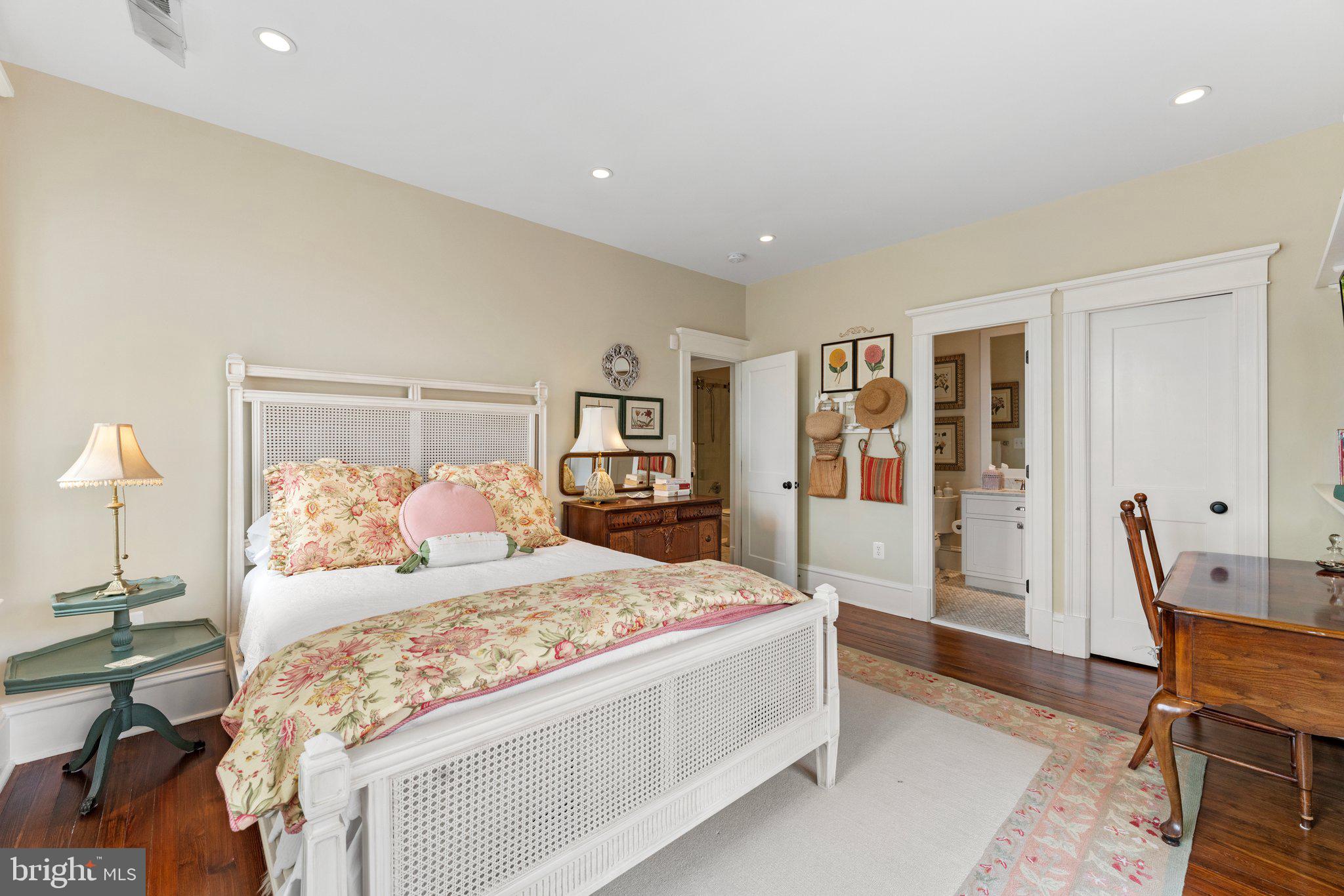 CAPITOL HILL - Residential