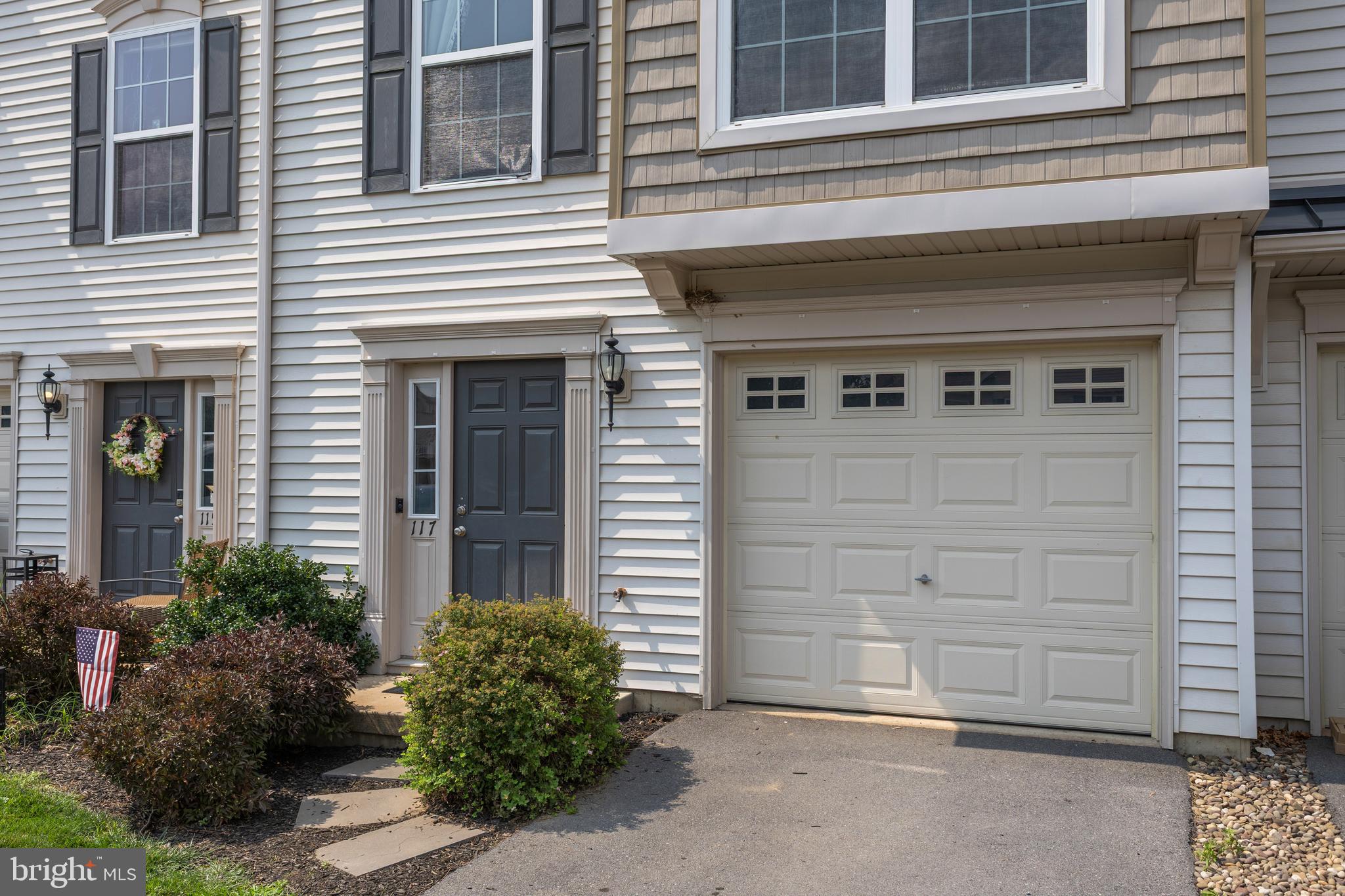 117 BARRINGTON LANE