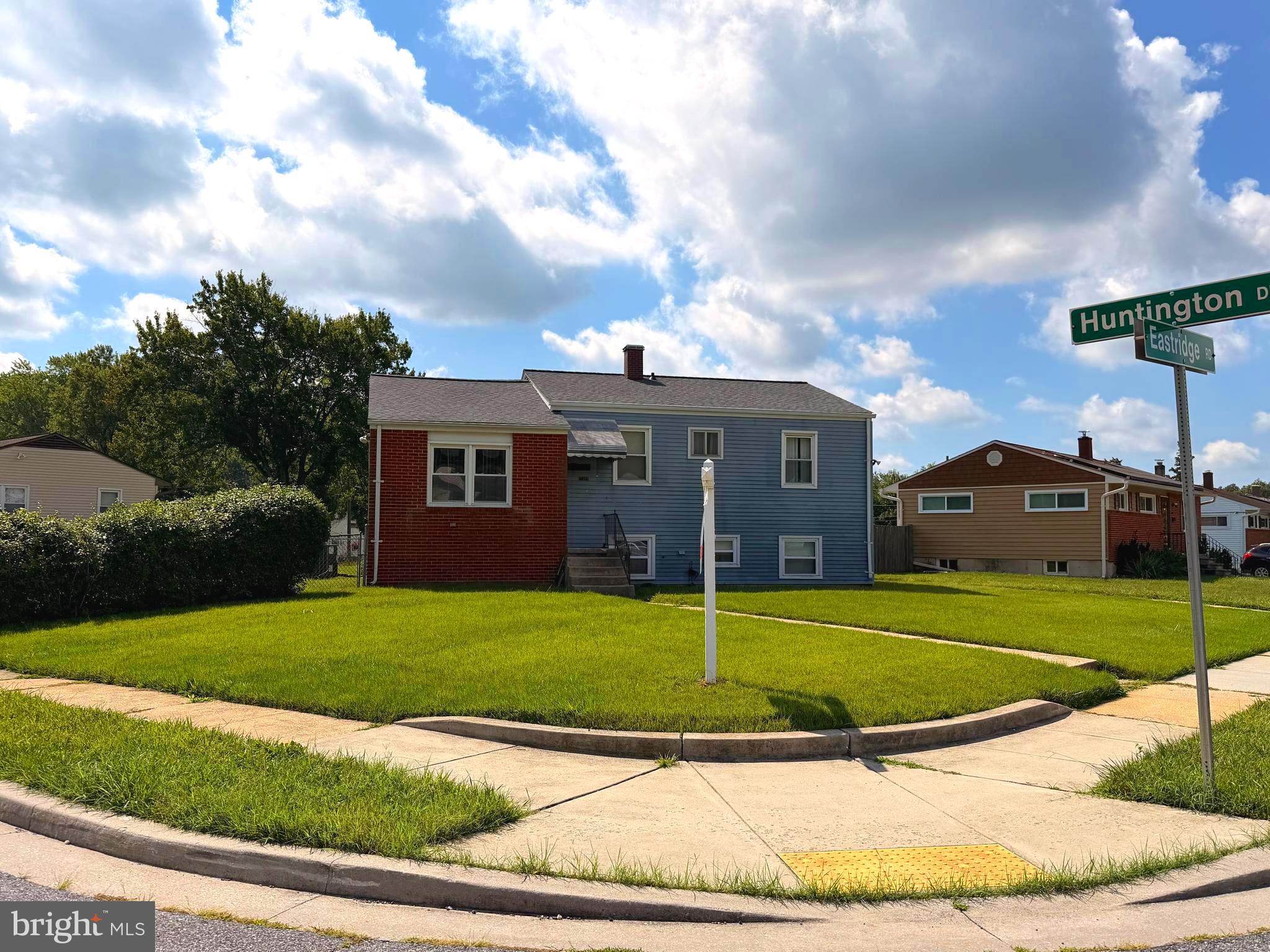 6812 HUNTINGTON DRIVE