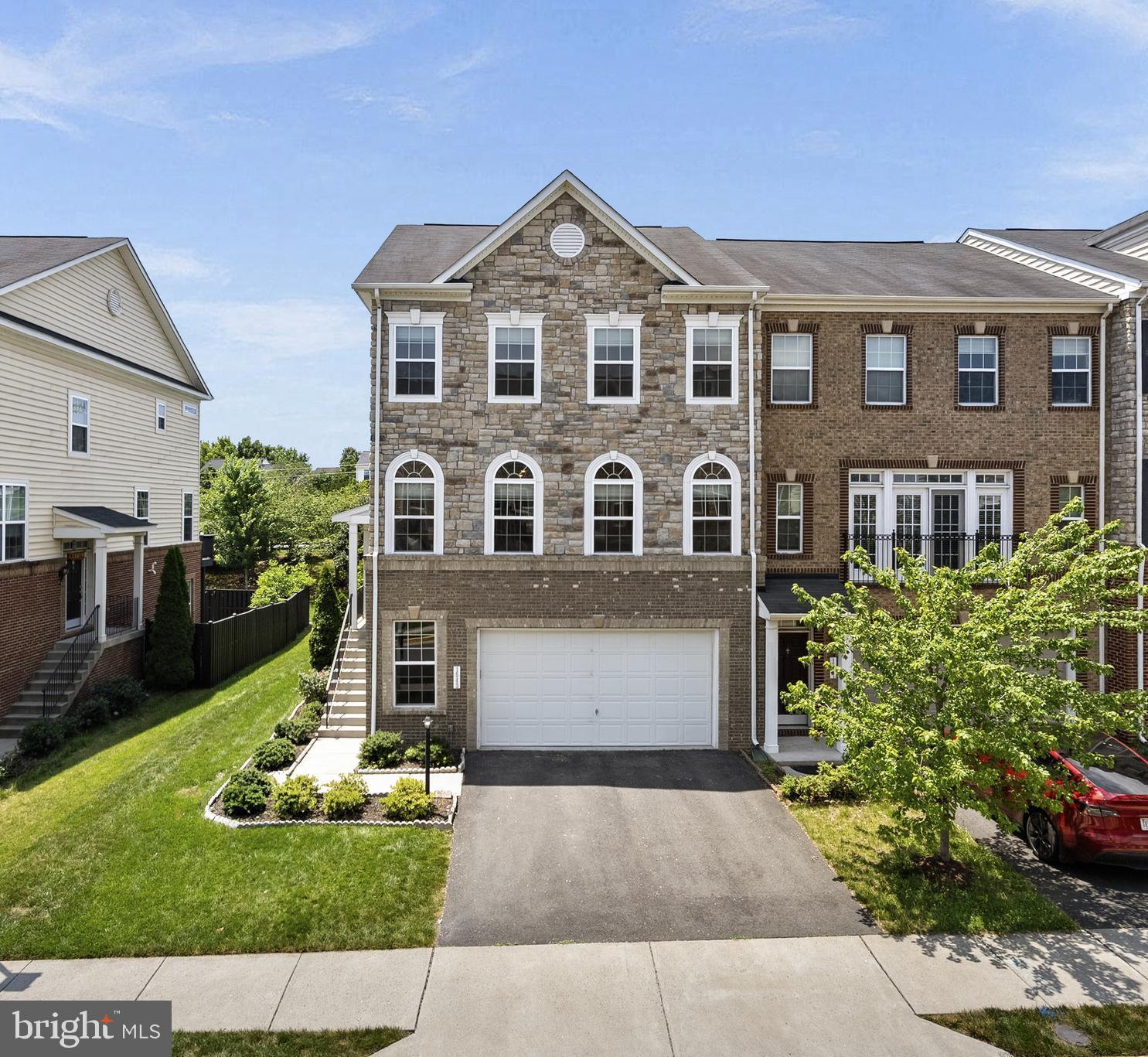 1543 KINNAIRD TERRACE NE