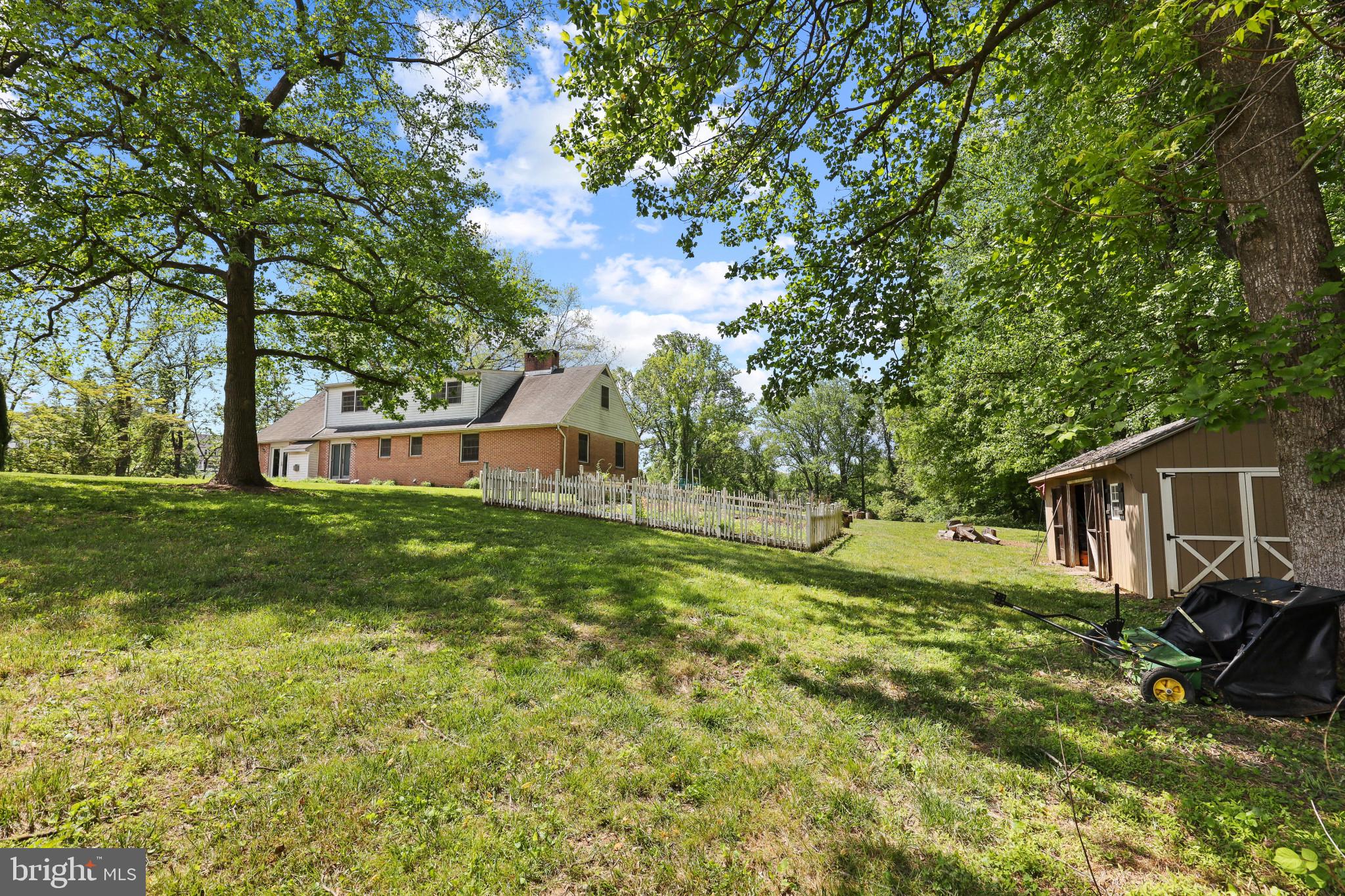 BRANTWOOD - Residential