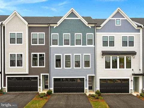 42180 Berrier Farms Terrace, Chantilly, VA MLS: VALO2091090