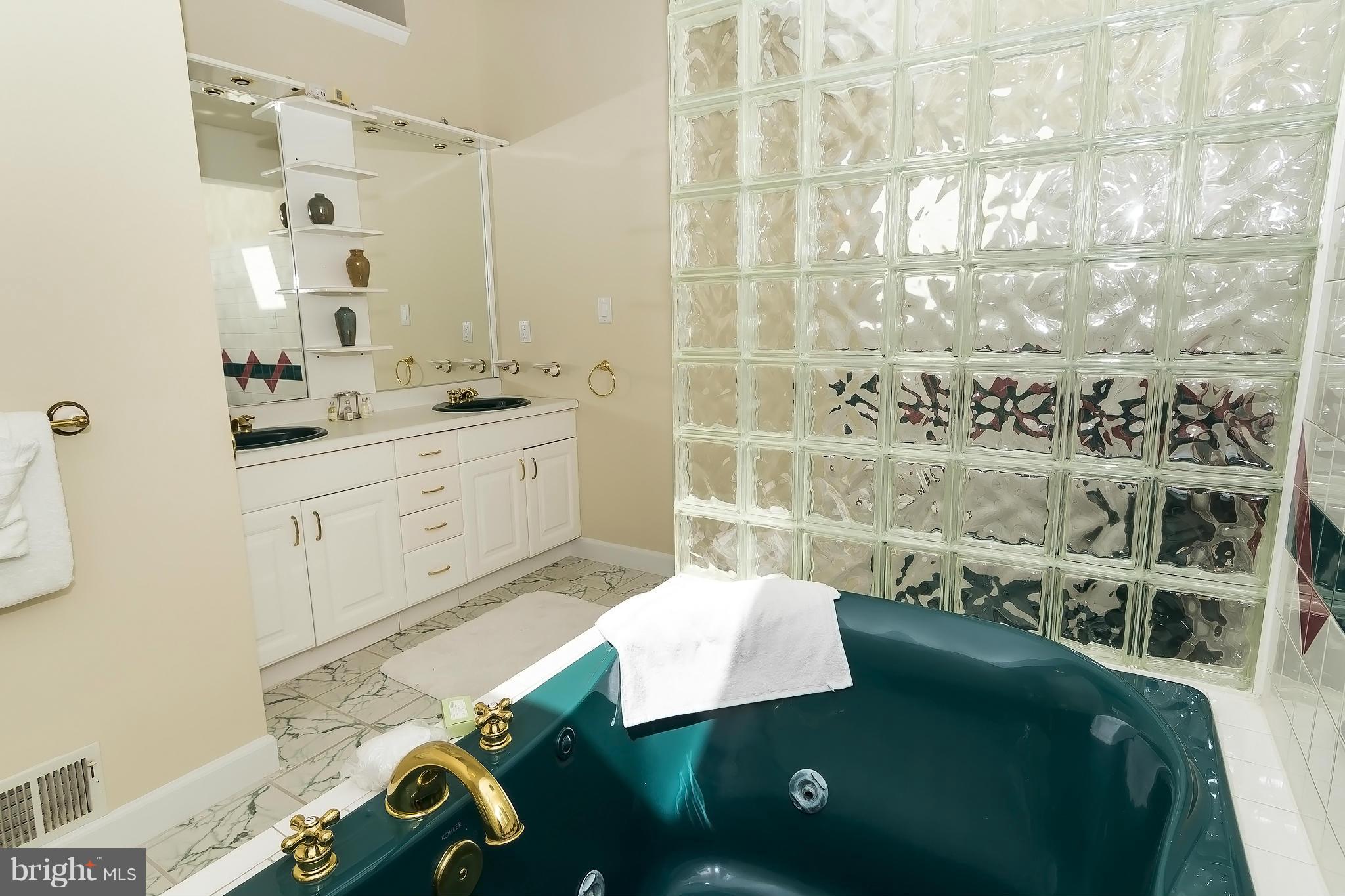 LEELAND WOODS - Residential