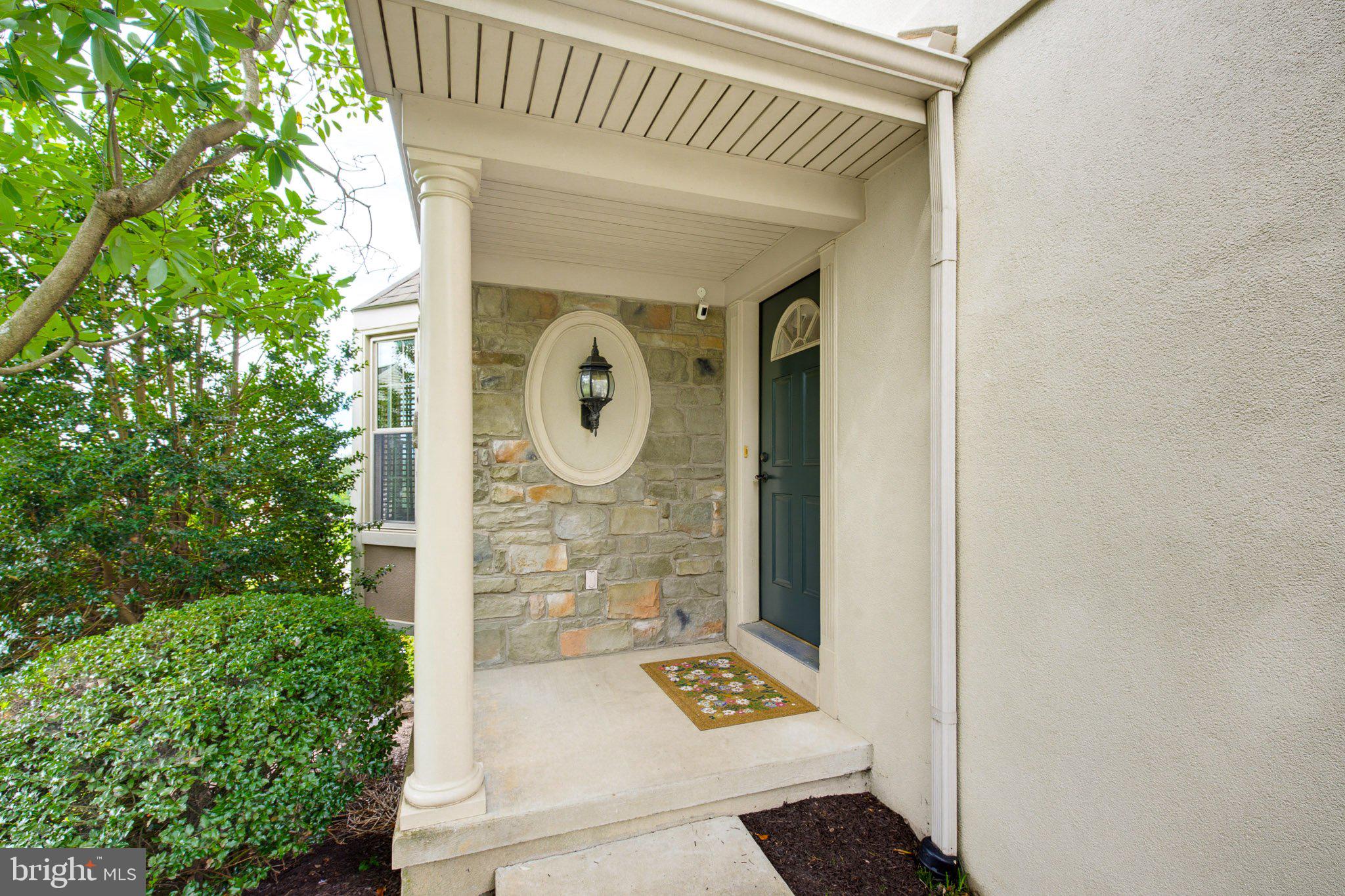 636 ROYAL VIEW DRIVE