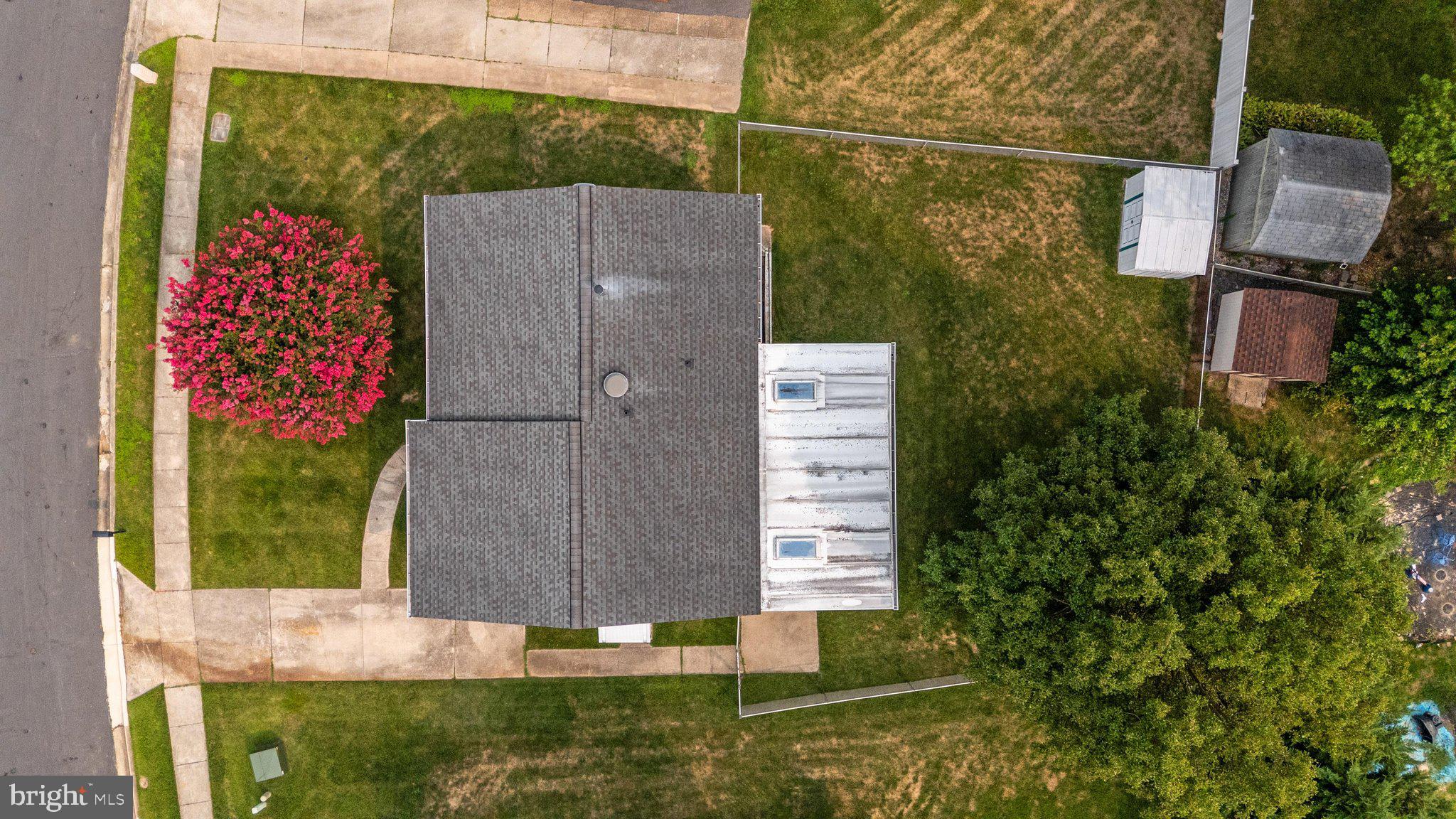 8245 VICTORIA ROAD