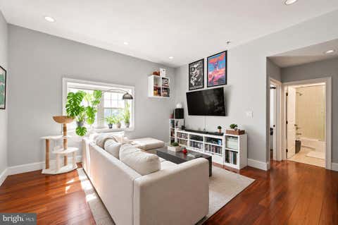 Condo For Rent - 738 S 11th Street #2F<br/> PHILADELPHIA, PA 19147