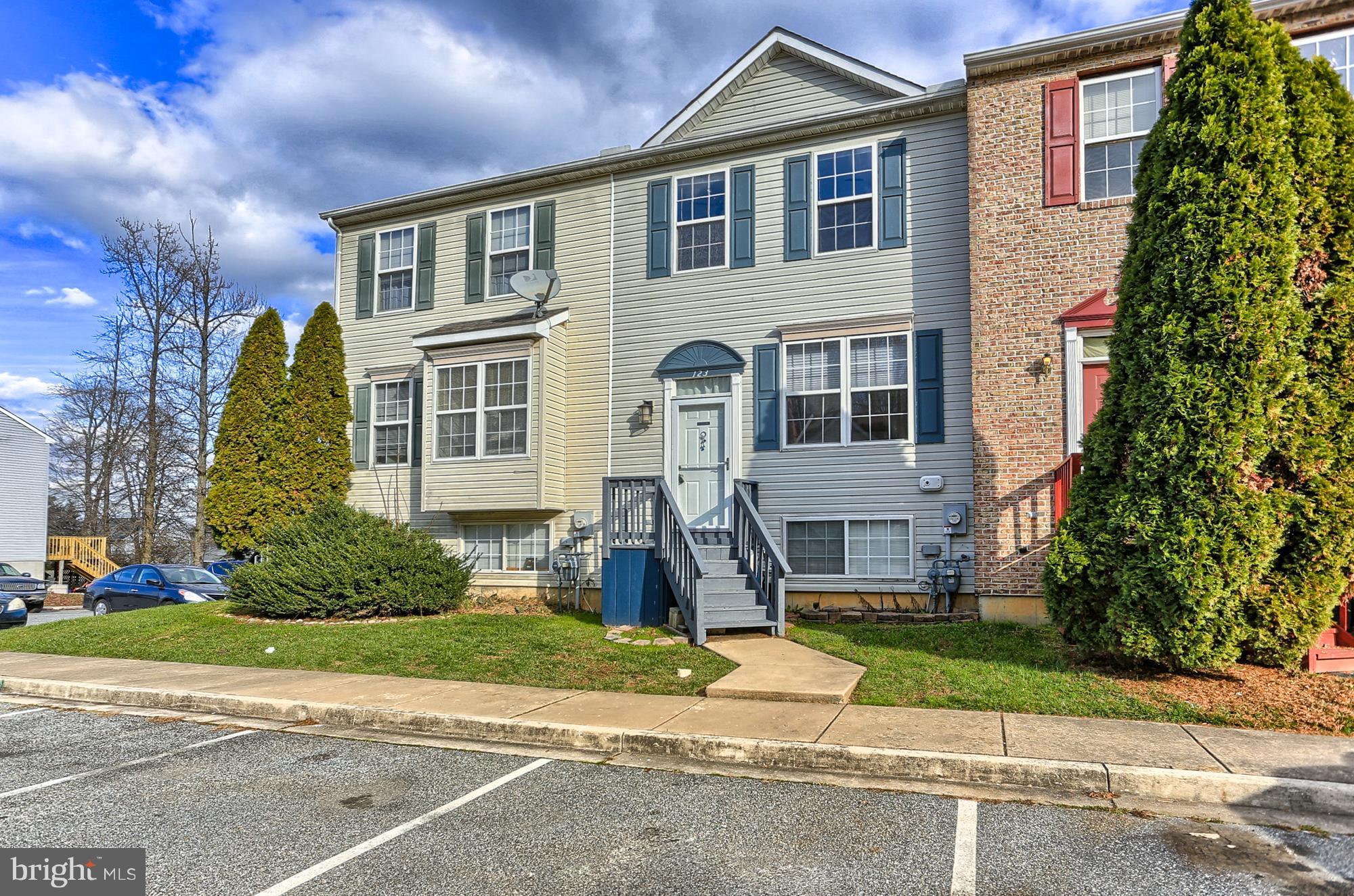 VILLAGE OF DEER KNOLL - Residential