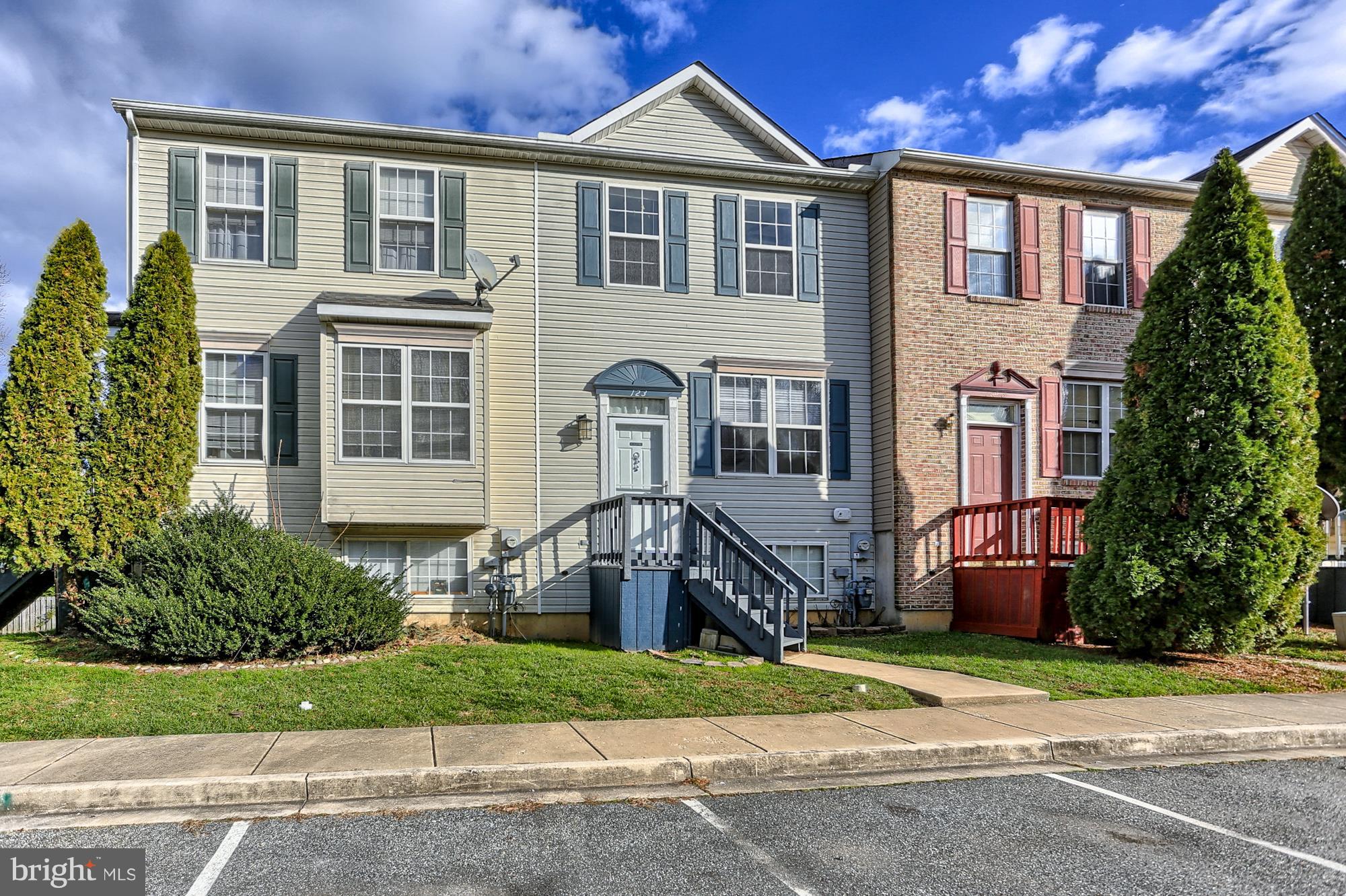 VILLAGE OF DEER KNOLL - Residential