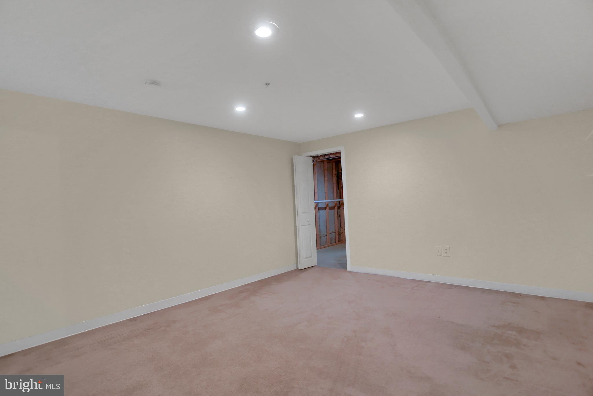 VILLAGE OF DEER KNOLL - Residential